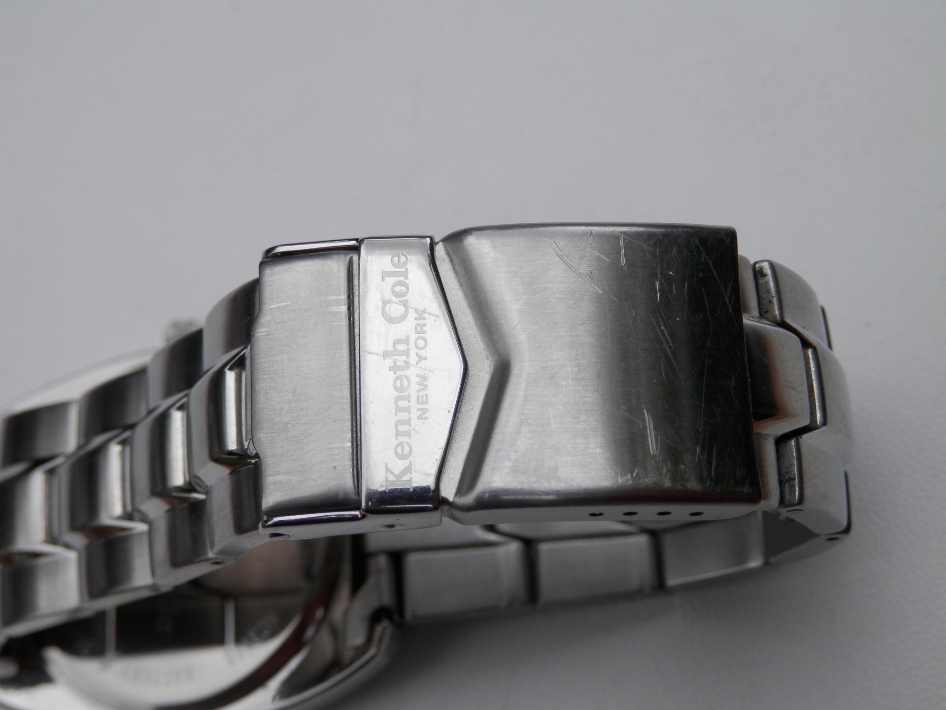 GENTS BOXED KENNETH COLE NEW YORK, FULL STAINLESS 50M WR QUARTZ DATE WATCH, FULLY WORKING. RRP $125 - Image 9 of 11