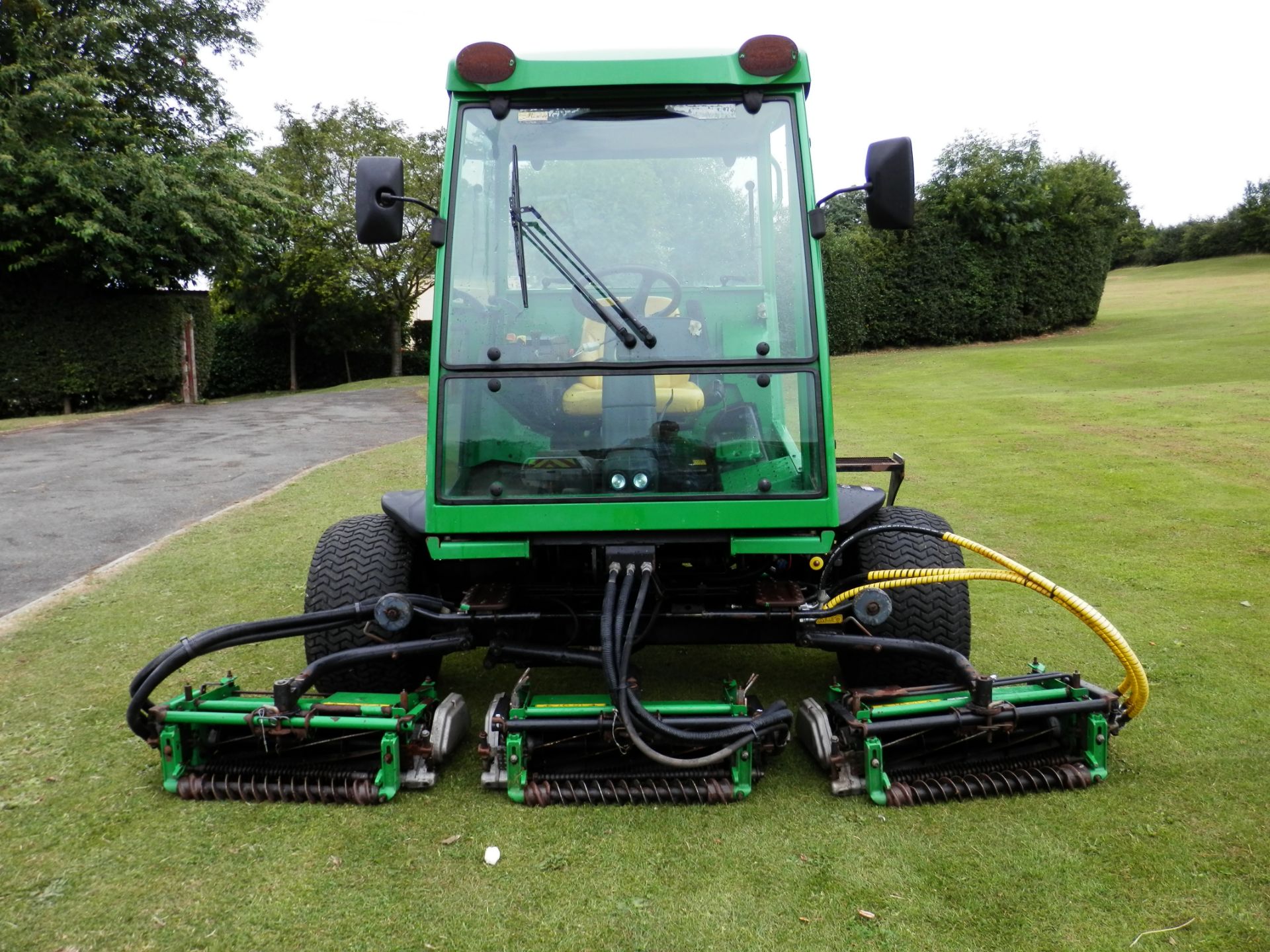 2005 JOHN DEER 3235C WIDE CUT DIESEL RIDE ON MOWER, FULLY WORKING, IDEAL FOR LARGE AREAS & ESTATES - Image 3 of 14