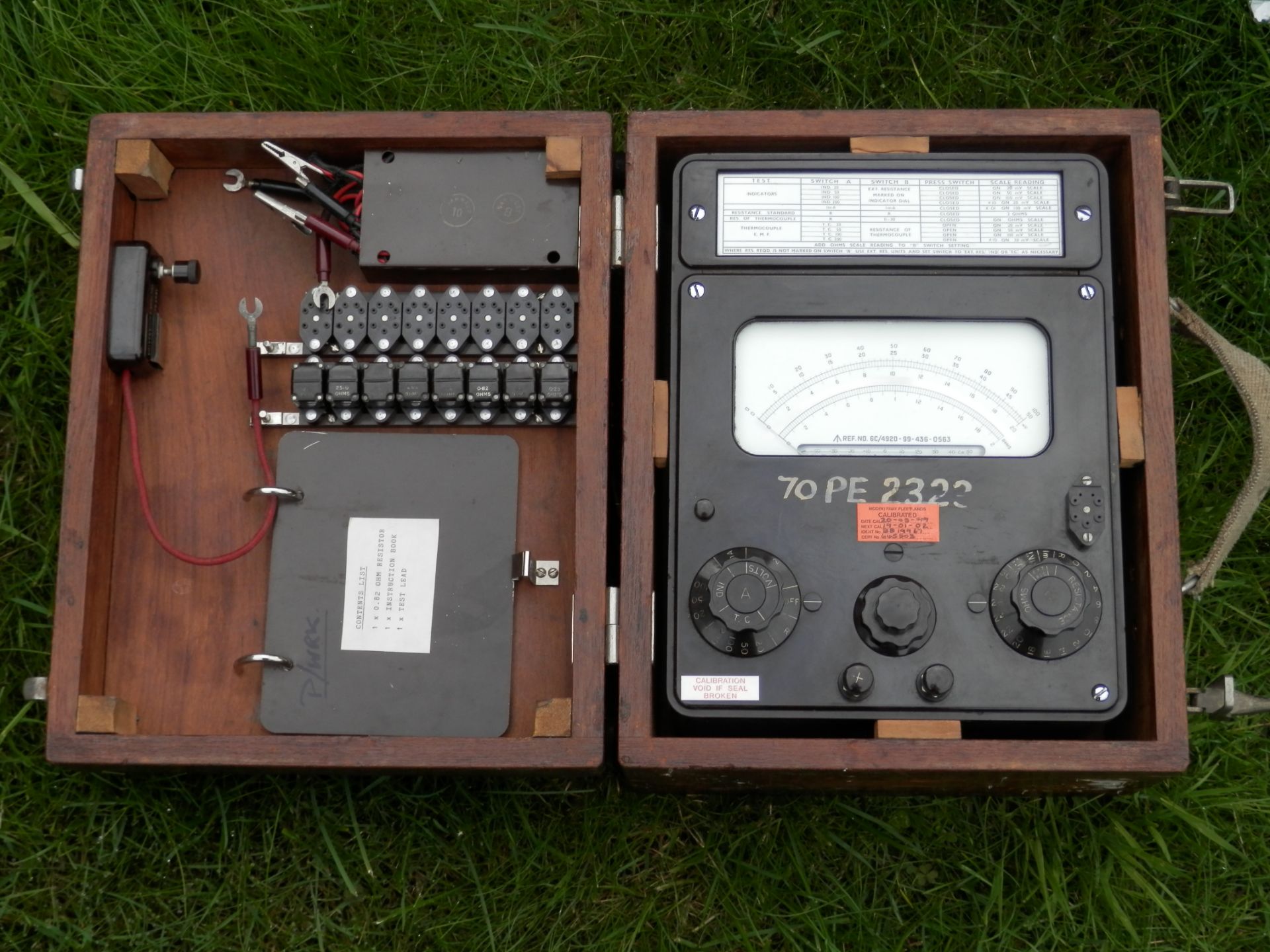 RARE, LARGE & HEAVY VINTAGE ARMY MILITARY ISSUE ELECTRICAL TEST KIT, WITH SOLID WOODEN CASE.