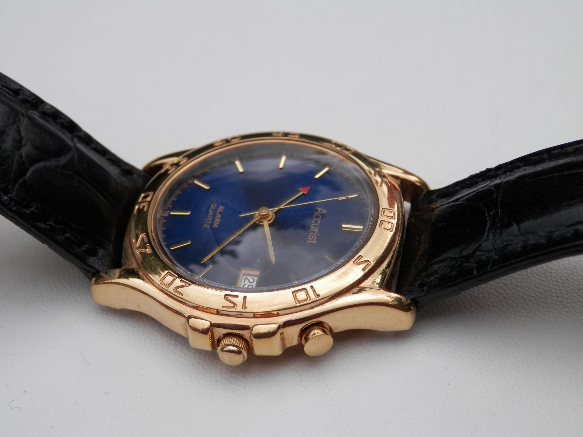 FULLY WORKING 1990S ACCURIST GENTS GOLD PLATED ANALOGUE ALARM QUARTZ WATCH, METALLIC BLUE DIAL. - Image 8 of 8