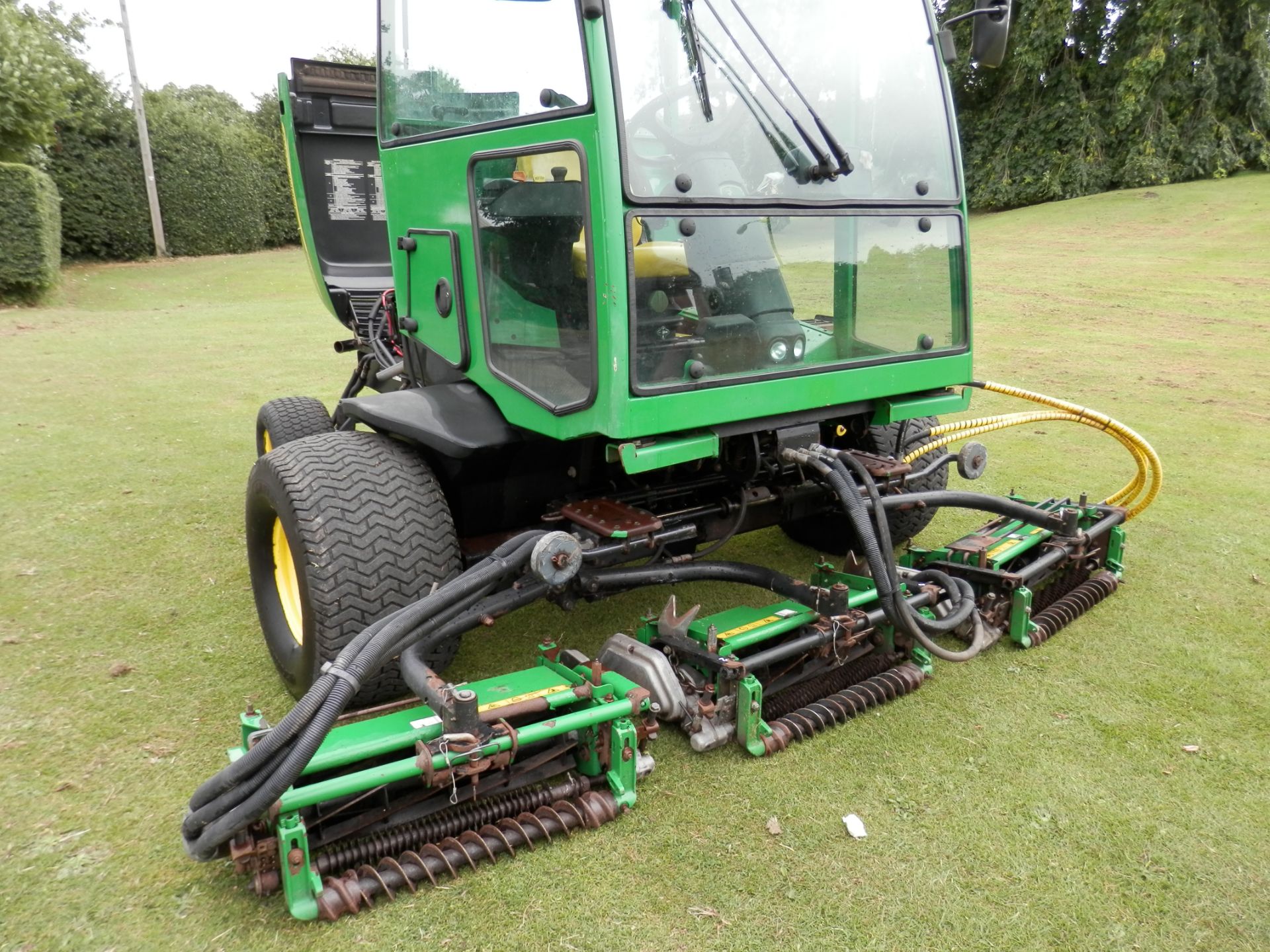 2005 JOHN DEER 3235C WIDE CUT DIESEL RIDE ON MOWER, FULLY WORKING, IDEAL FOR LARGE AREAS & ESTATES - Image 11 of 14