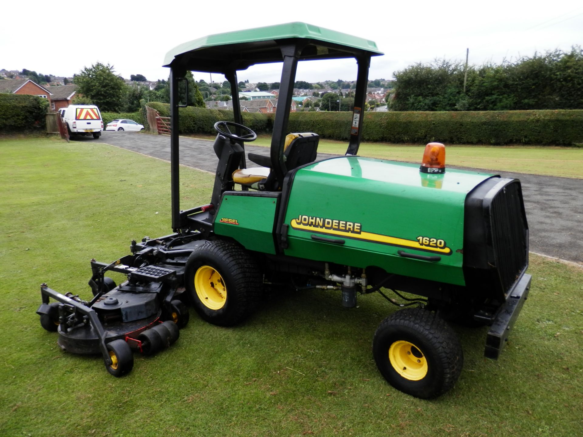 2001 JOHN DEER 1620, MASSIVE 96" CUT, DIESEL RIDE ON MOWER. IDEAL FOR LARGE ESTATES OR SPORTS FIELDS - Image 4 of 12