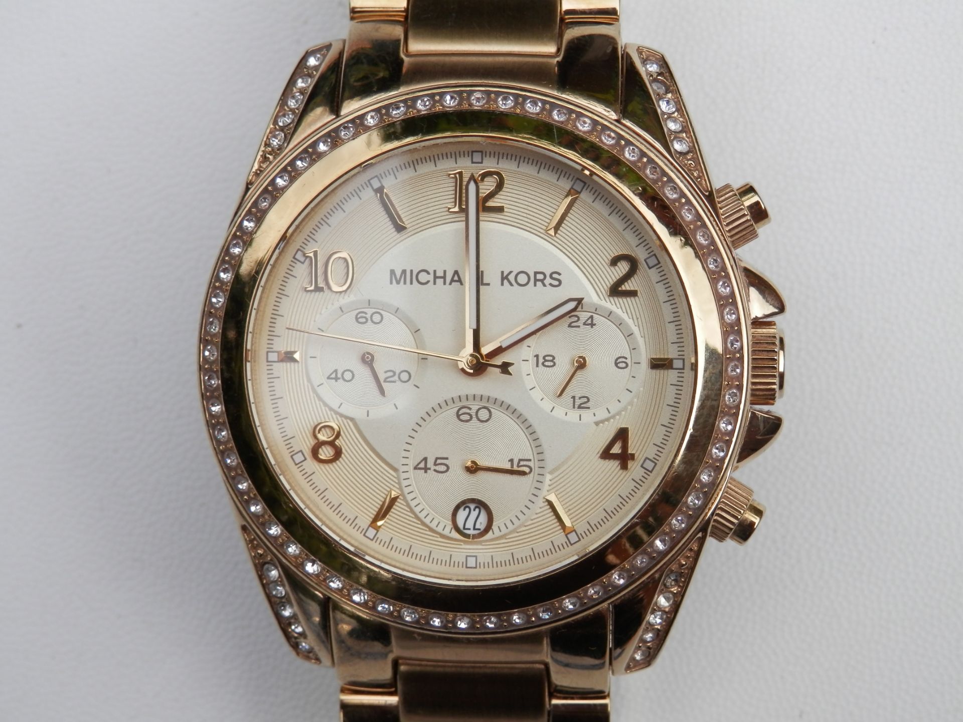 RRP £240. SUPERB LADIES MICHAEL KORS FULL STAINLESS GOLD PLATED DIAMANTE ENCRUSTED CHRONO DATE WATCH