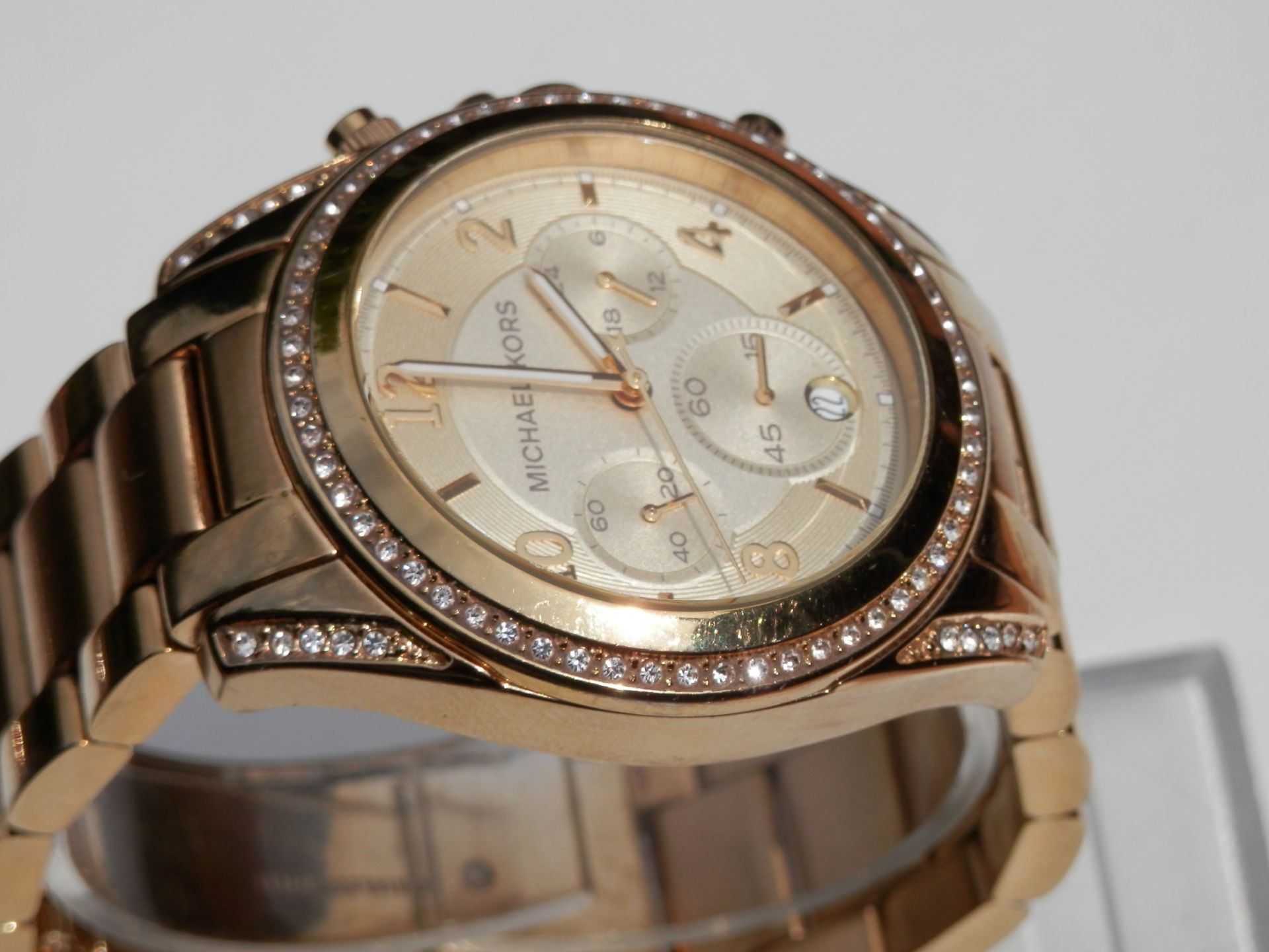 RRP £240. SUPERB LADIES MICHAEL KORS FULL STAINLESS GOLD PLATED DIAMANTE ENCRUSTED CHRONO DATE WATCH - Image 13 of 16