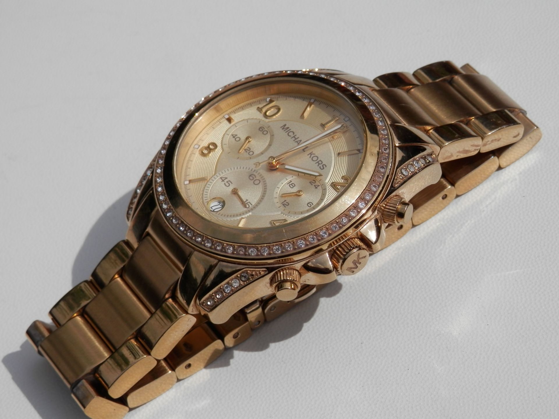 RRP £240. SUPERB LADIES MICHAEL KORS FULL STAINLESS GOLD PLATED DIAMANTE ENCRUSTED CHRONO DATE WATCH - Image 6 of 16