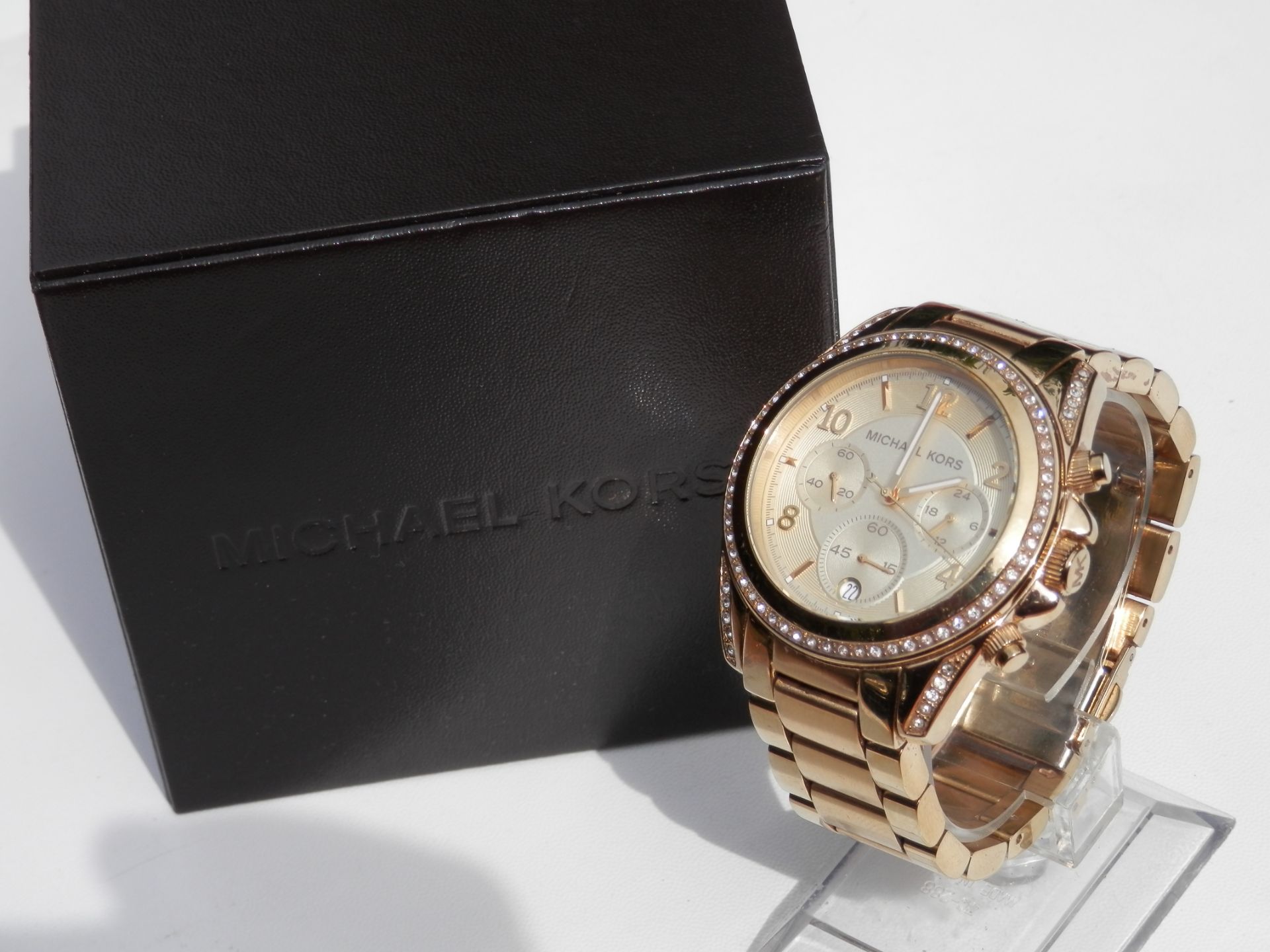 RRP £240. SUPERB LADIES MICHAEL KORS FULL STAINLESS GOLD PLATED DIAMANTE ENCRUSTED CHRONO DATE WATCH - Image 2 of 16