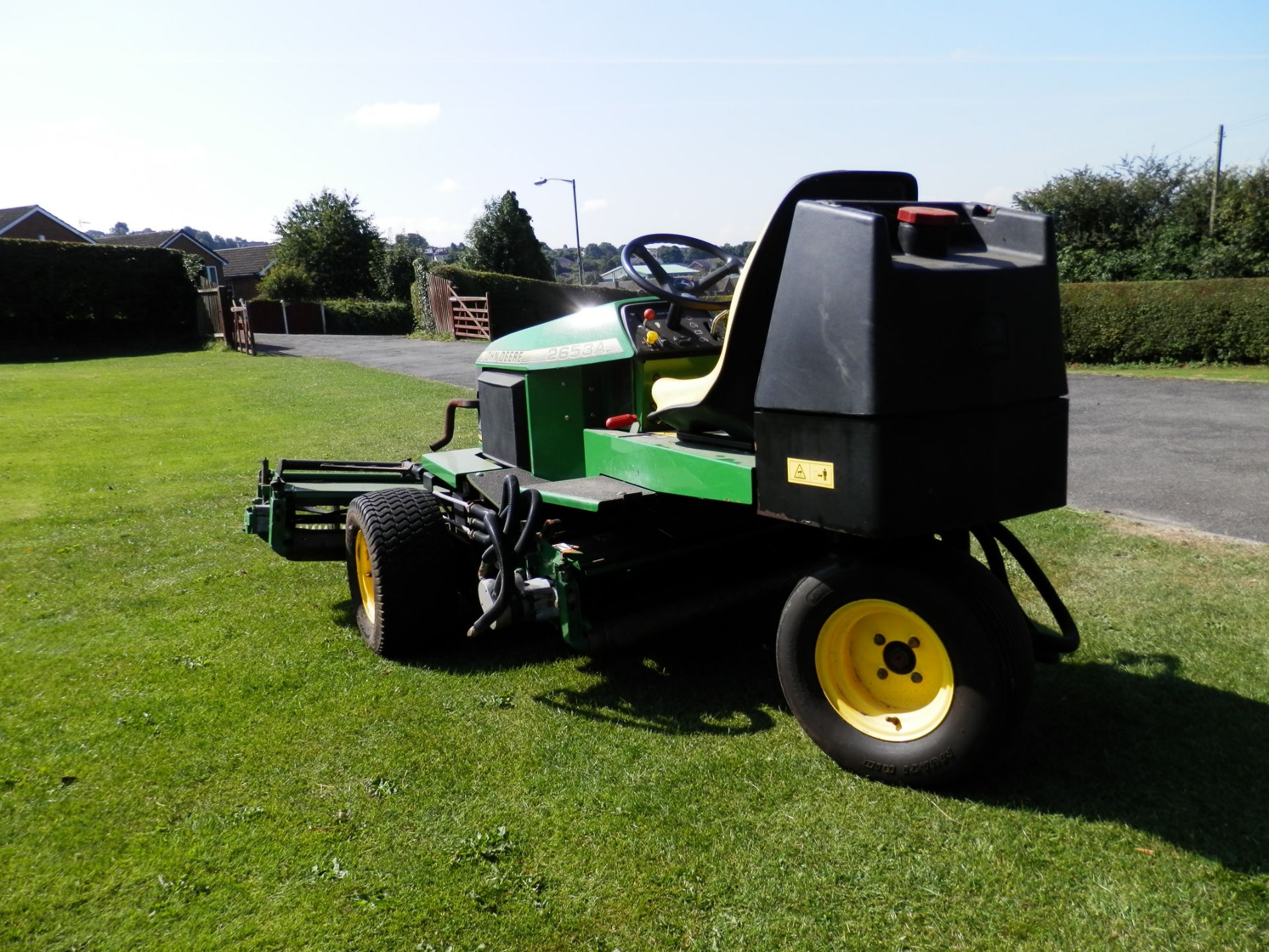 1996 JOHN DEERE 2653A RIDE ON GANG MOWER,CHECKED & WORKING. WIDE CUT, IDEAL FOR ESTATES/GOLF COURSES - Image 7 of 11