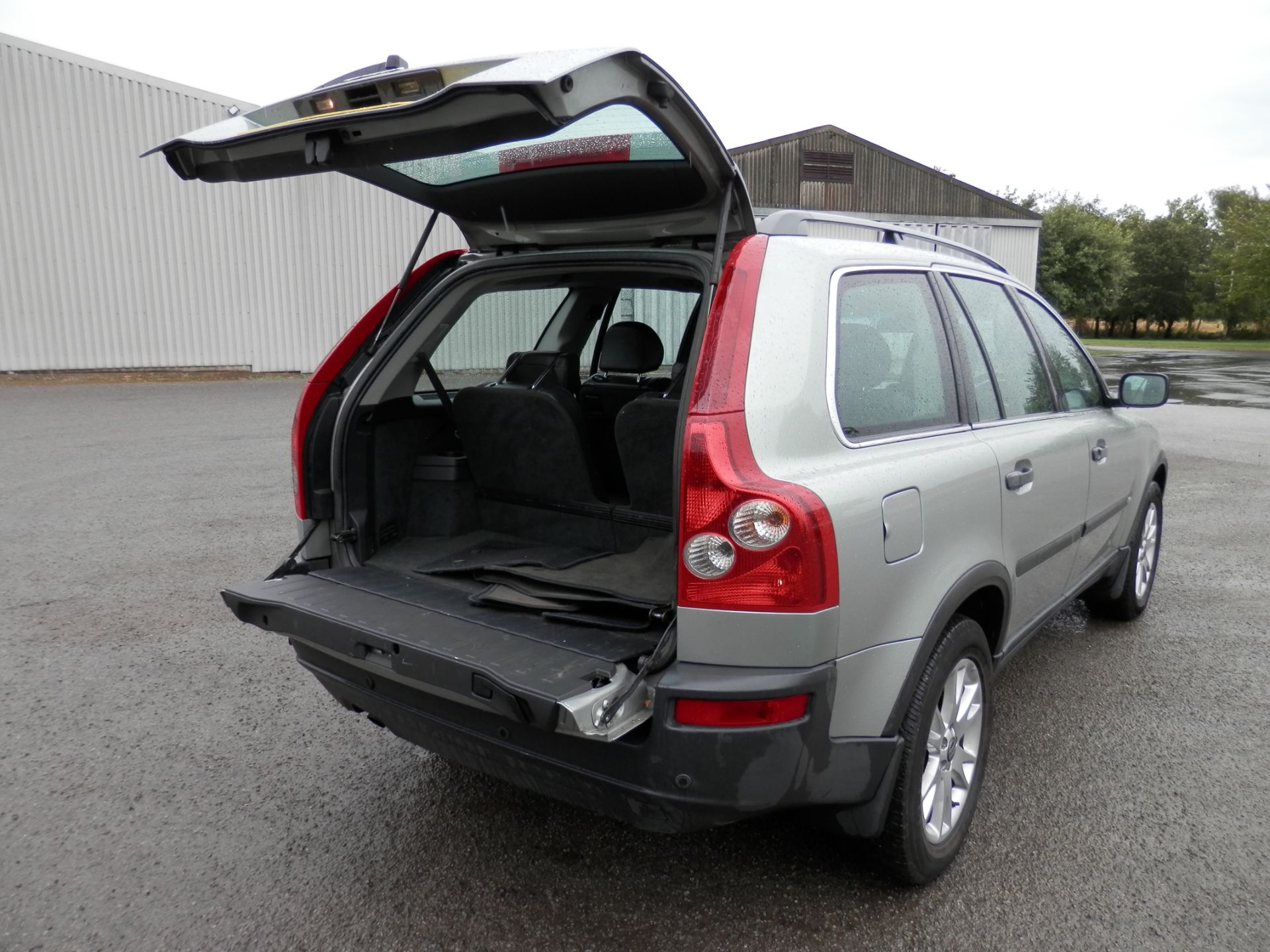 2003/52 PLATE VOLVO XC90 2.4 DIESEL D5 AWD 4X4, AUTOMATIC, FULL BLACK LEATHER 7 SEATER, FULL HISTORY - Image 8 of 30