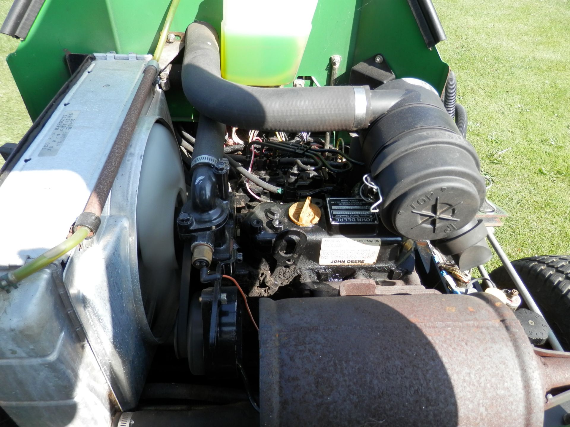 1996 JOHN DEERE 2653A RIDE ON GANG MOWER,CHECKED & WORKING. WIDE CUT, IDEAL FOR ESTATES/GOLF COURSES - Image 9 of 11