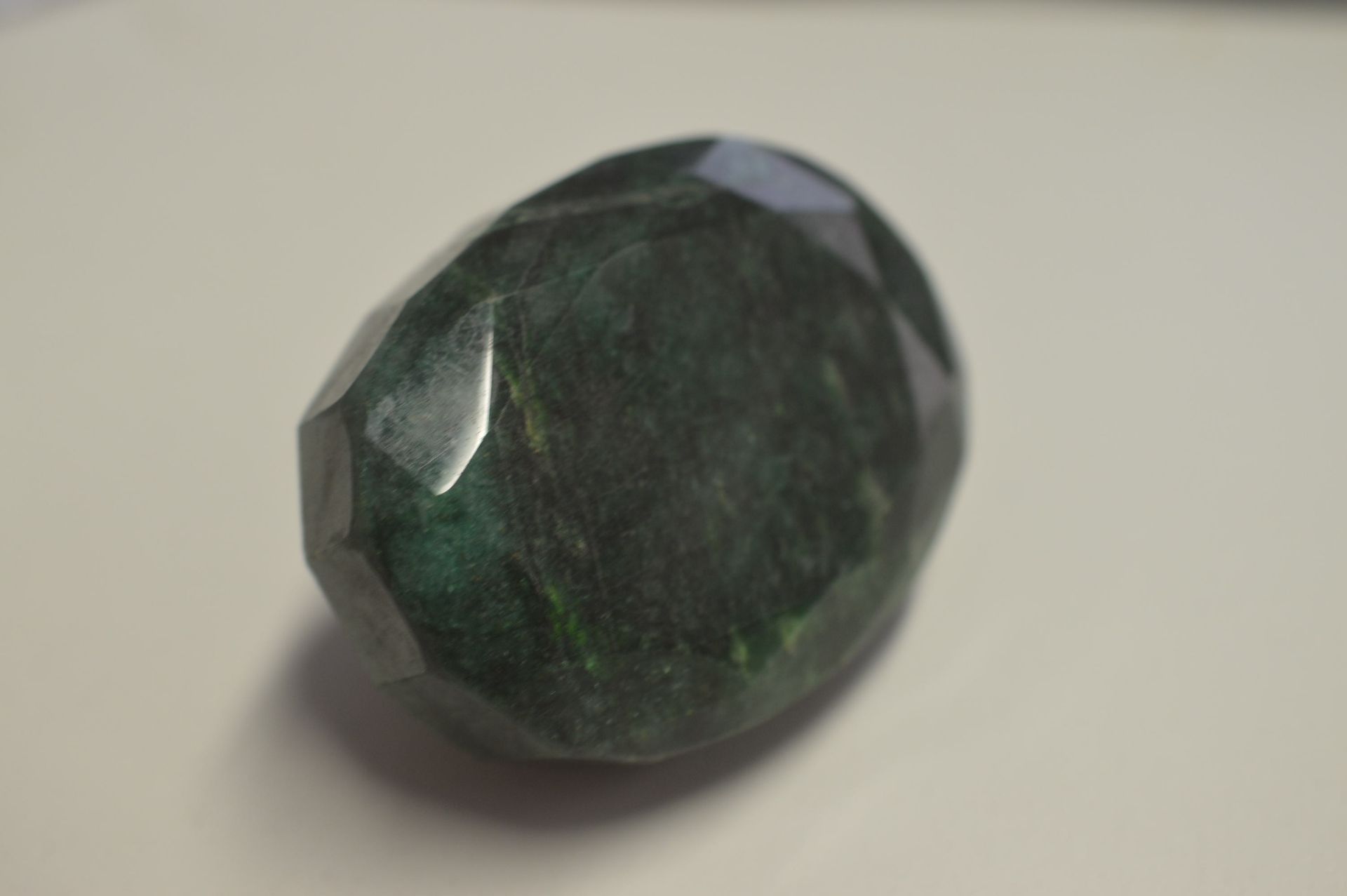 740 CARAT OVAL SHAPED GREEN NATURAL EMERALD - Image 3 of 4