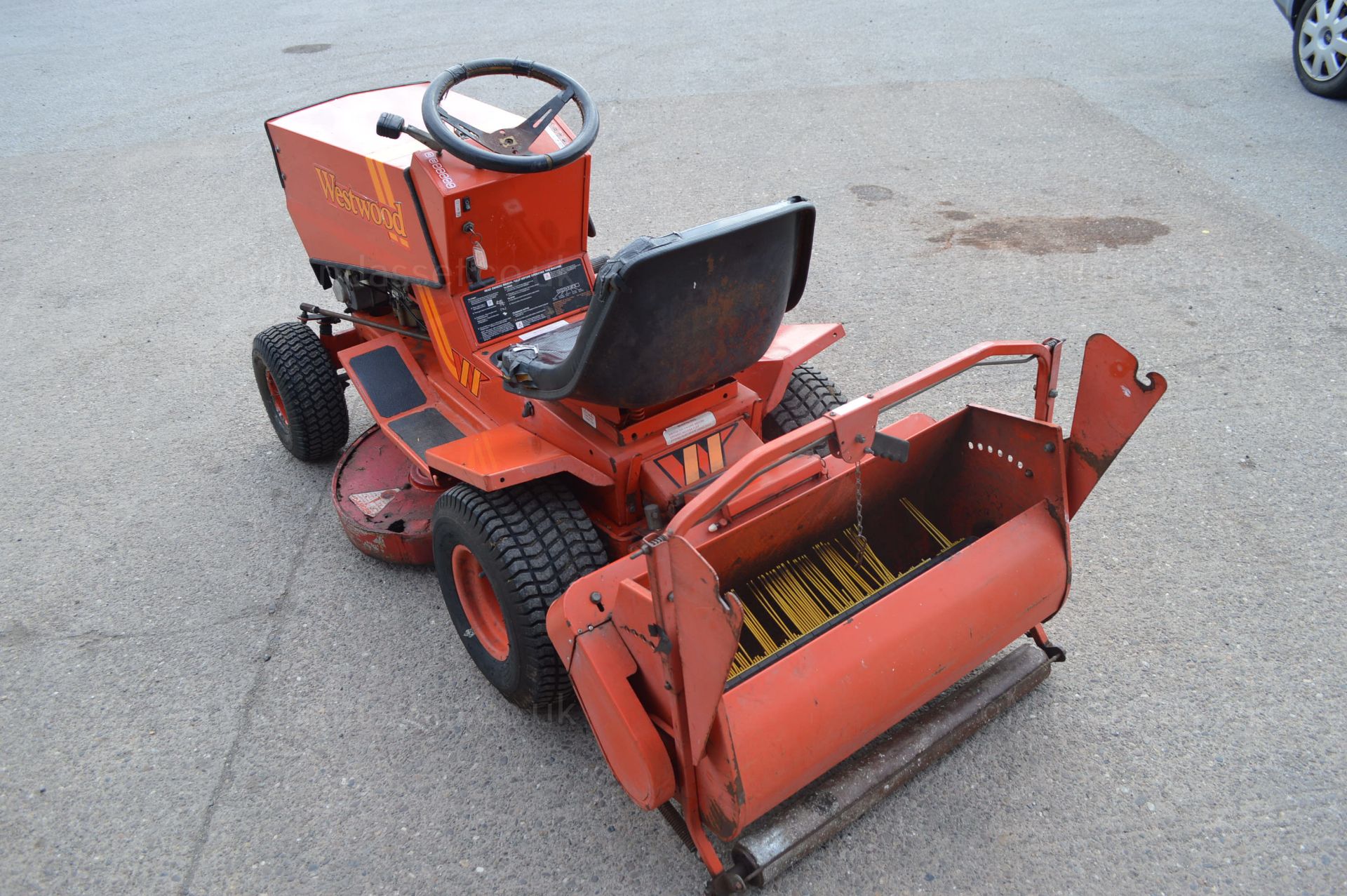 WESTWOOD T1200 RIDE ON MOWER - Image 4 of 12