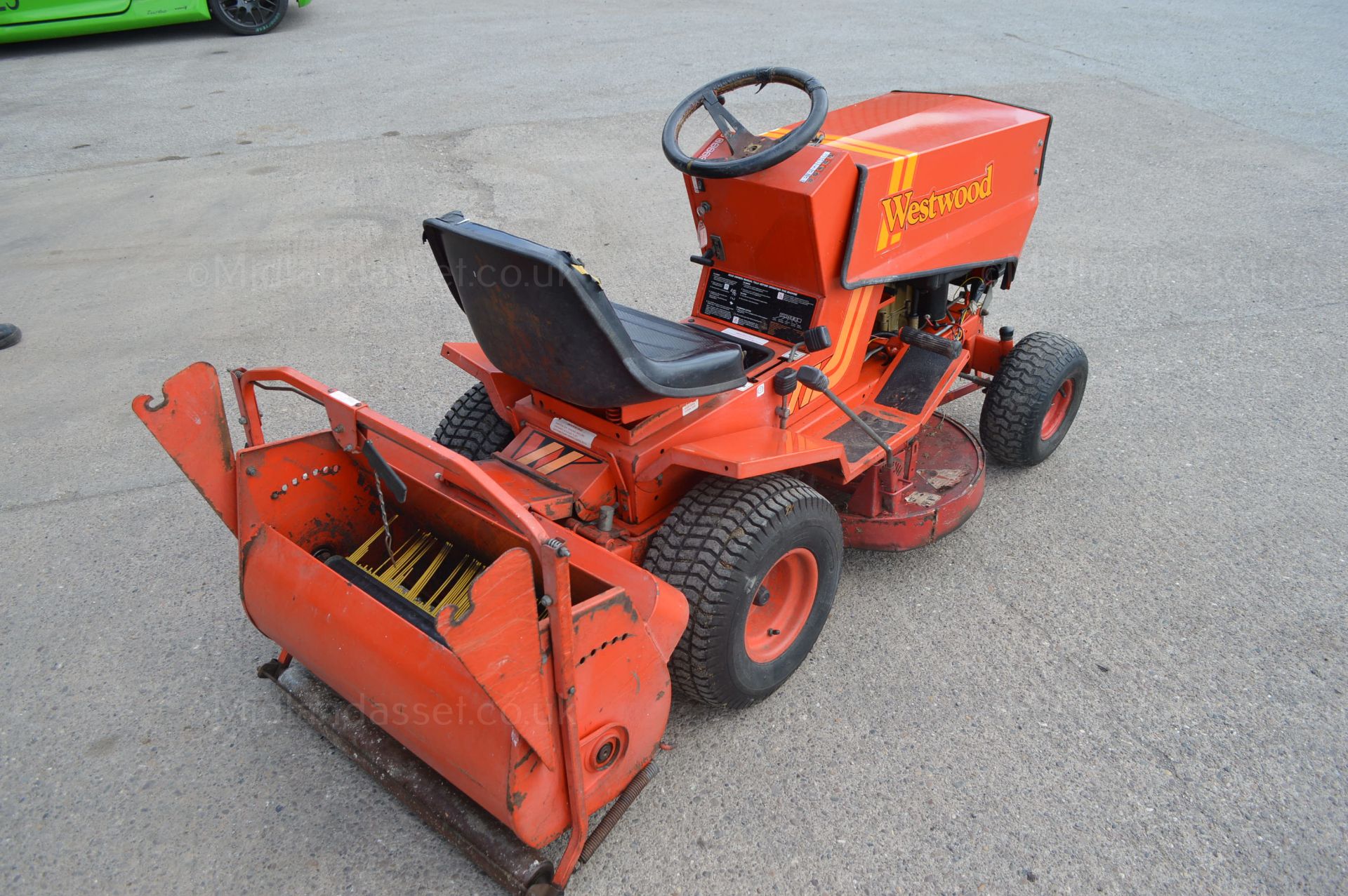 WESTWOOD T1200 RIDE ON MOWER - Image 6 of 12