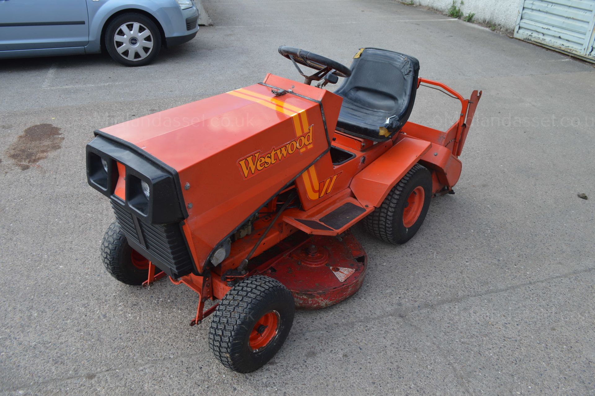 WESTWOOD T1200 RIDE ON MOWER - Image 3 of 12