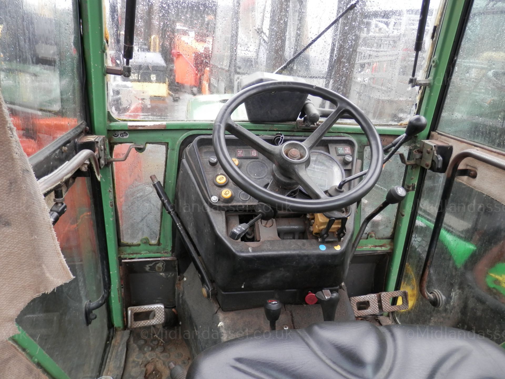 1992/J REG FENDT 260V TRACTOR - Image 5 of 10