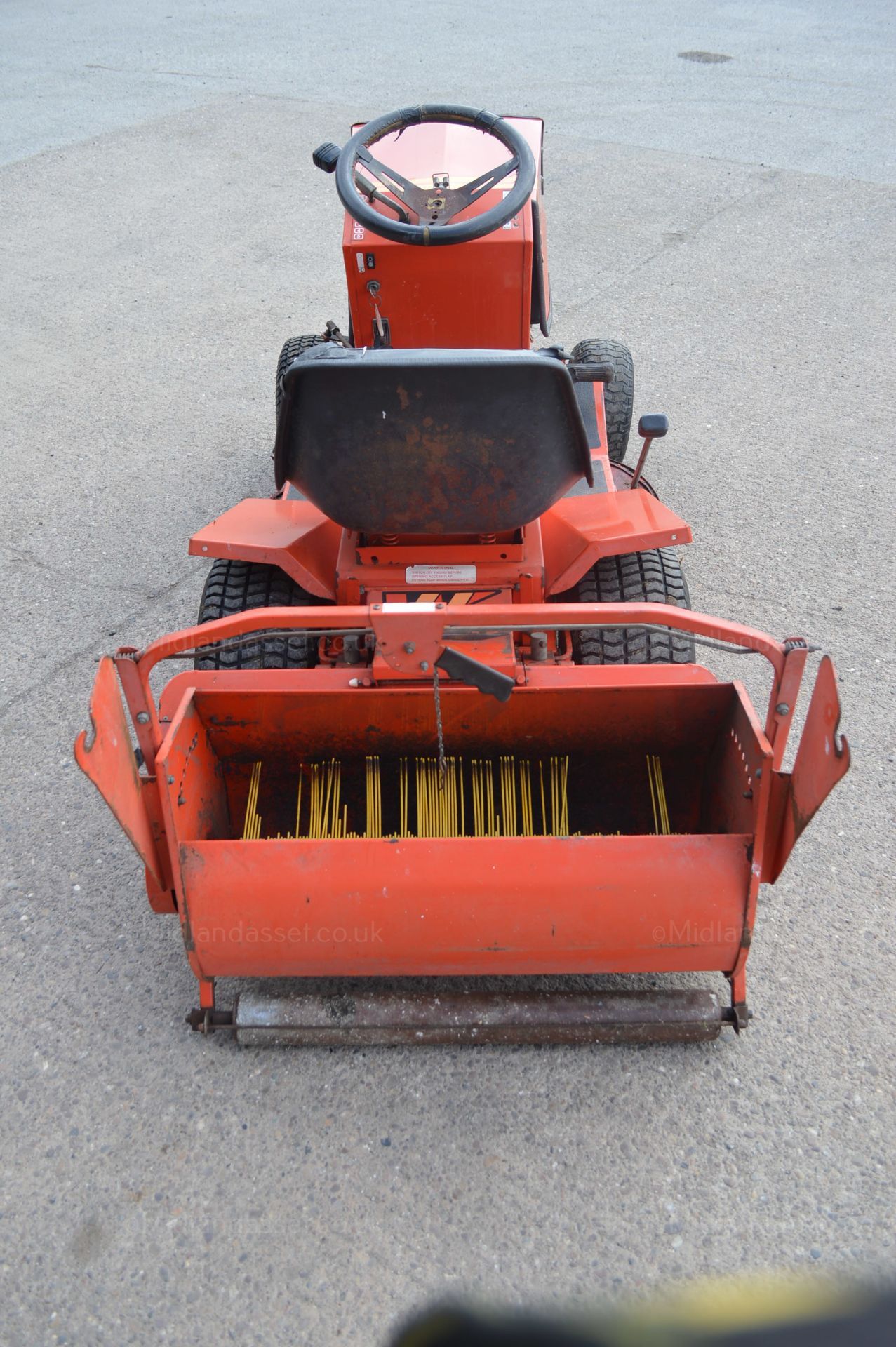 WESTWOOD T1200 RIDE ON MOWER - Image 5 of 12
