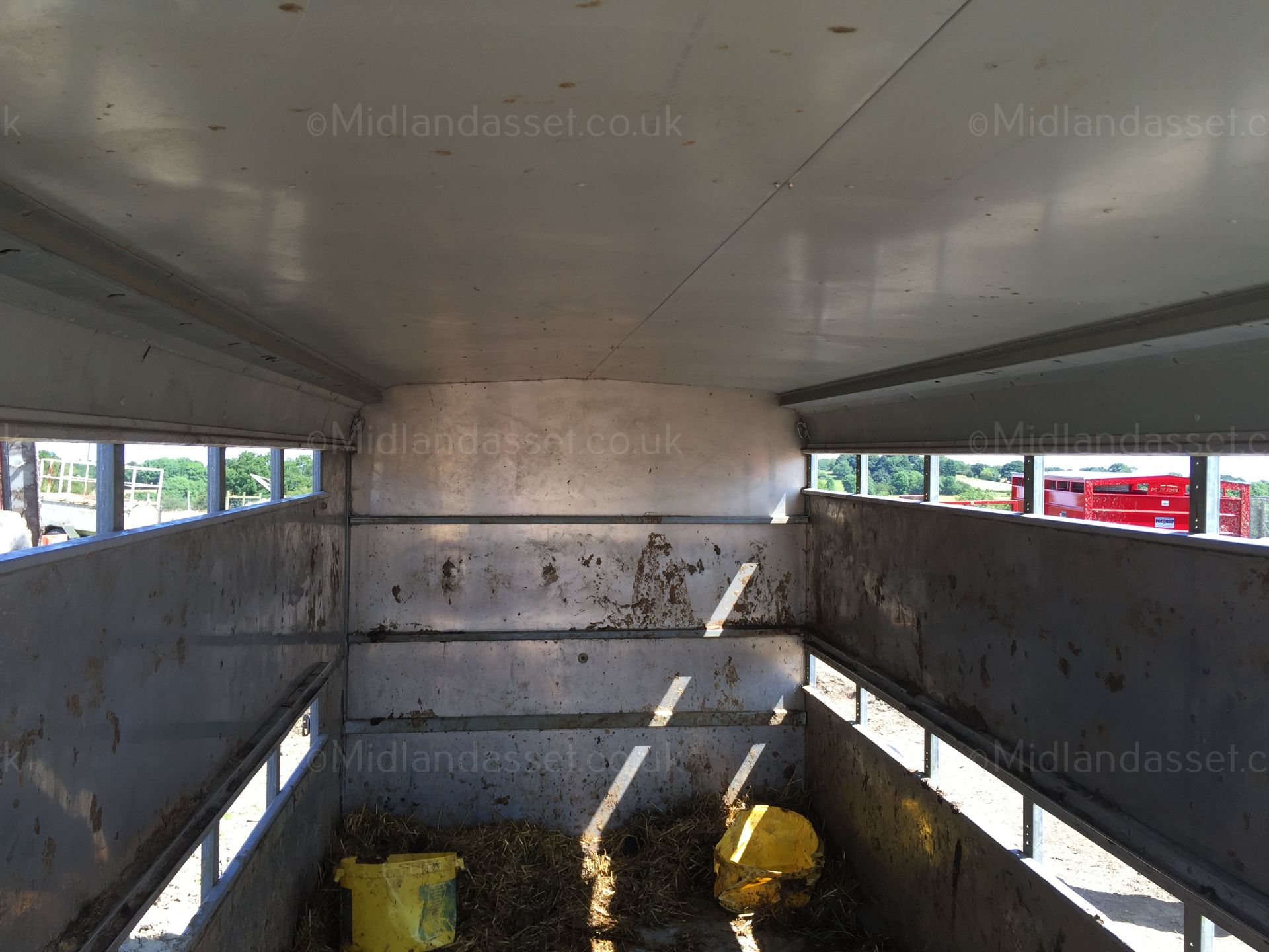 2013 IFOR WILLIAMS TRI AXLE CATTLE TRAILER - Image 12 of 14