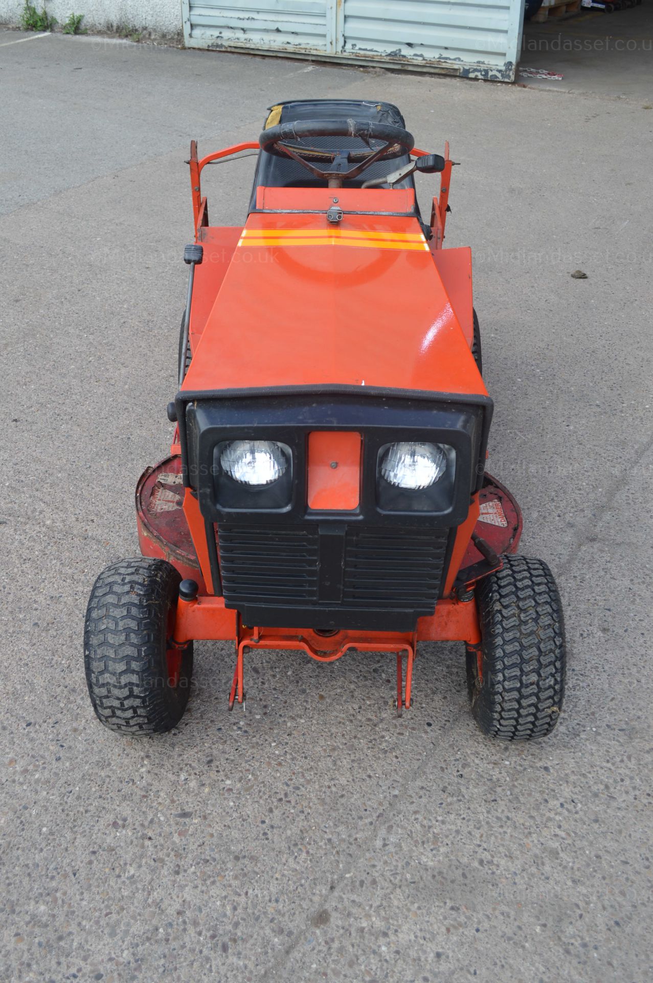 WESTWOOD T1200 RIDE ON MOWER - Image 2 of 12
