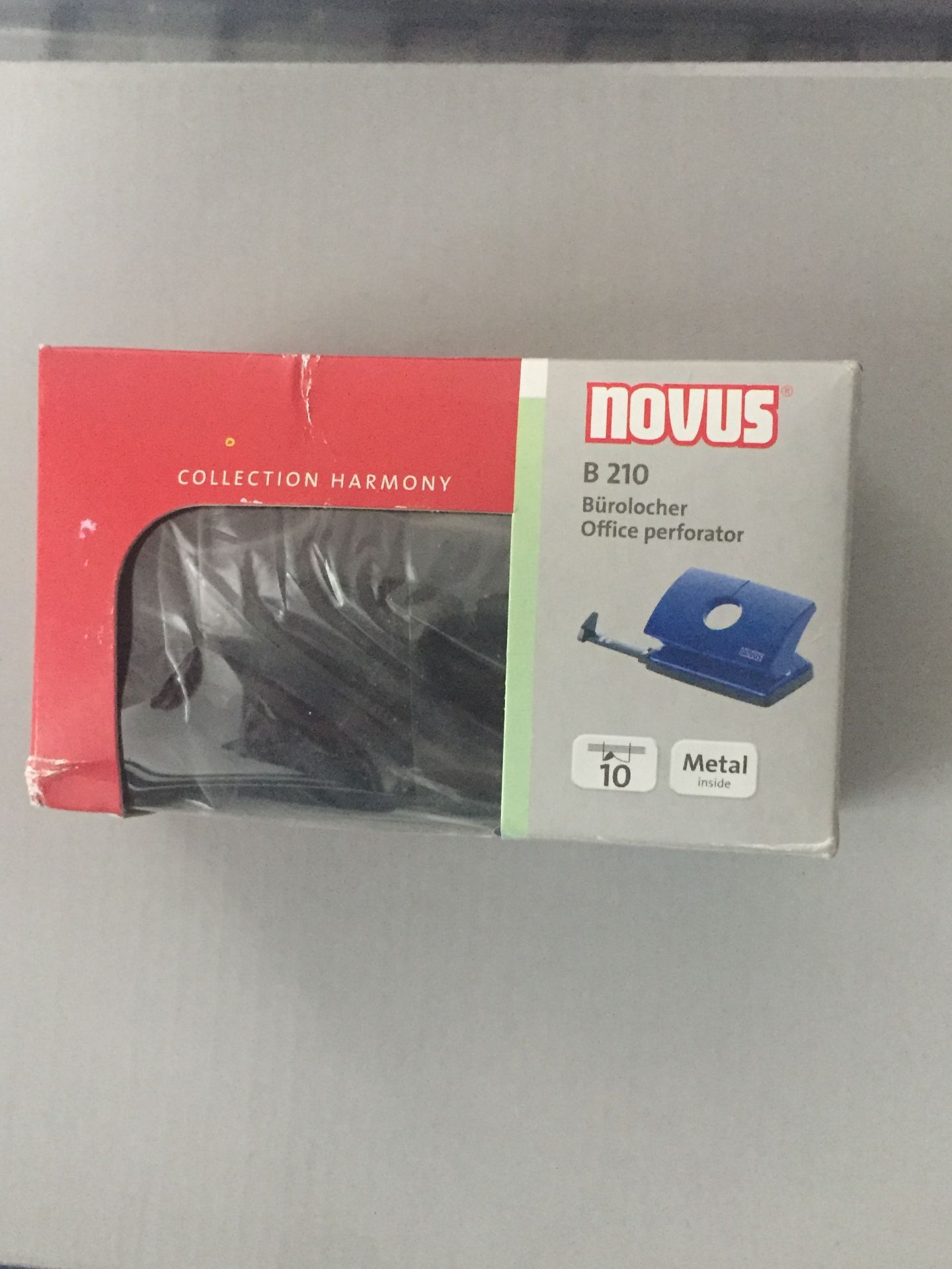 NOVUS B210 HOLE PUNCHES 2 HOLES APPROX 10 IN BLACK