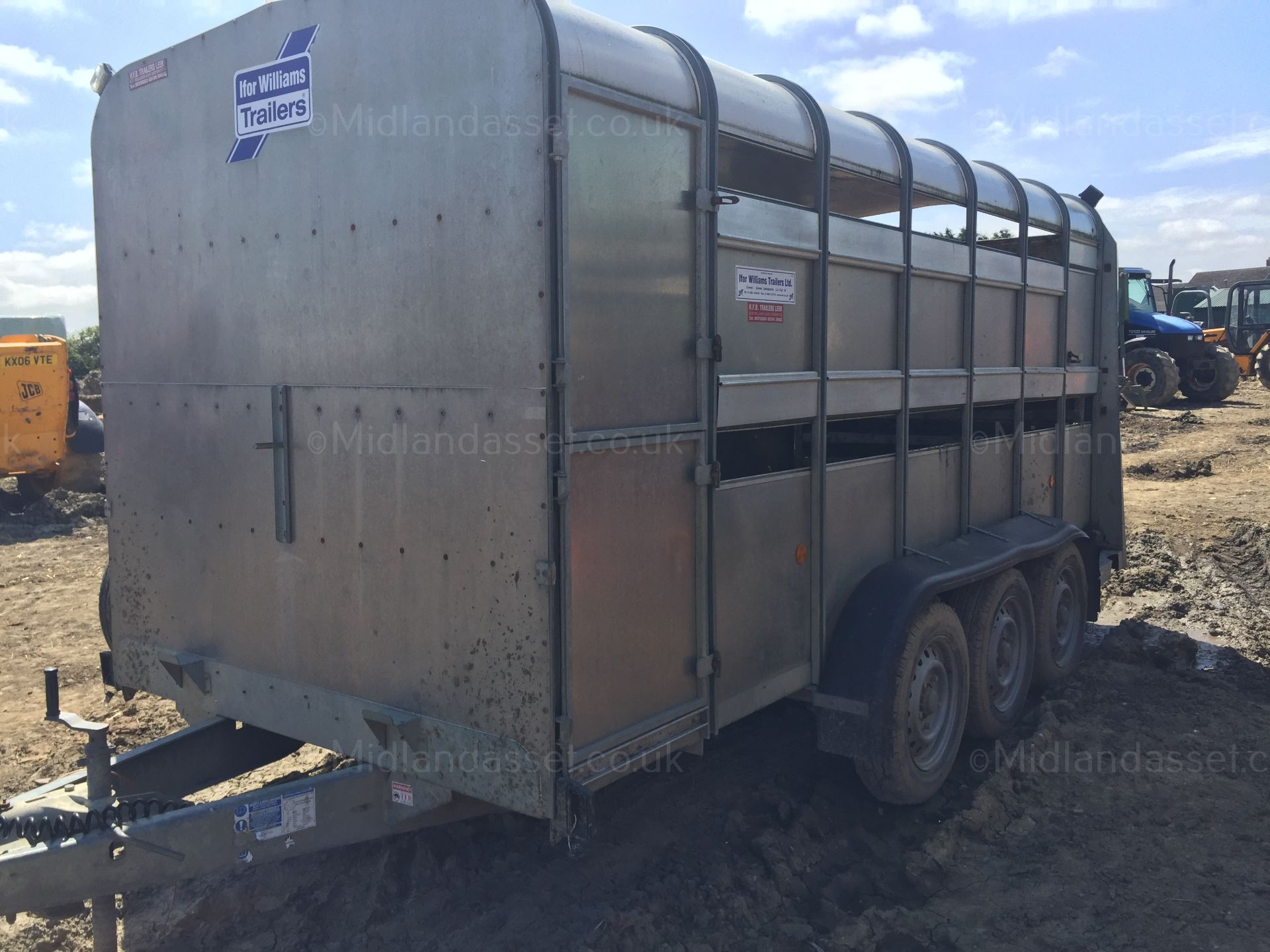 2013 IFOR WILLIAMS TRI AXLE CATTLE TRAILER - Image 6 of 14