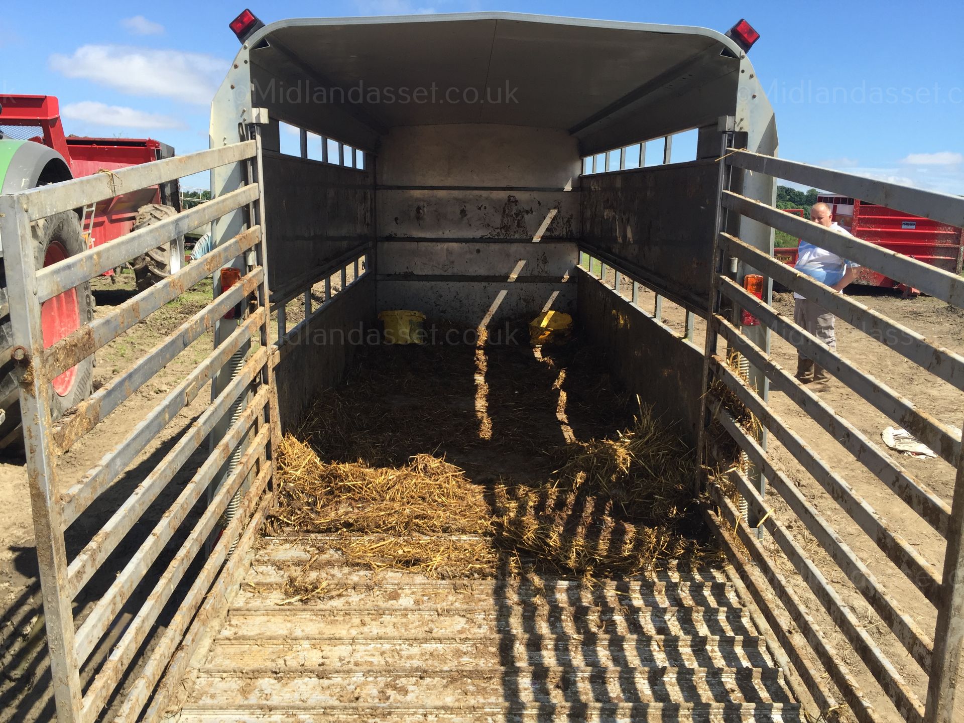 2013 IFOR WILLIAMS TRI AXLE CATTLE TRAILER - Image 11 of 14