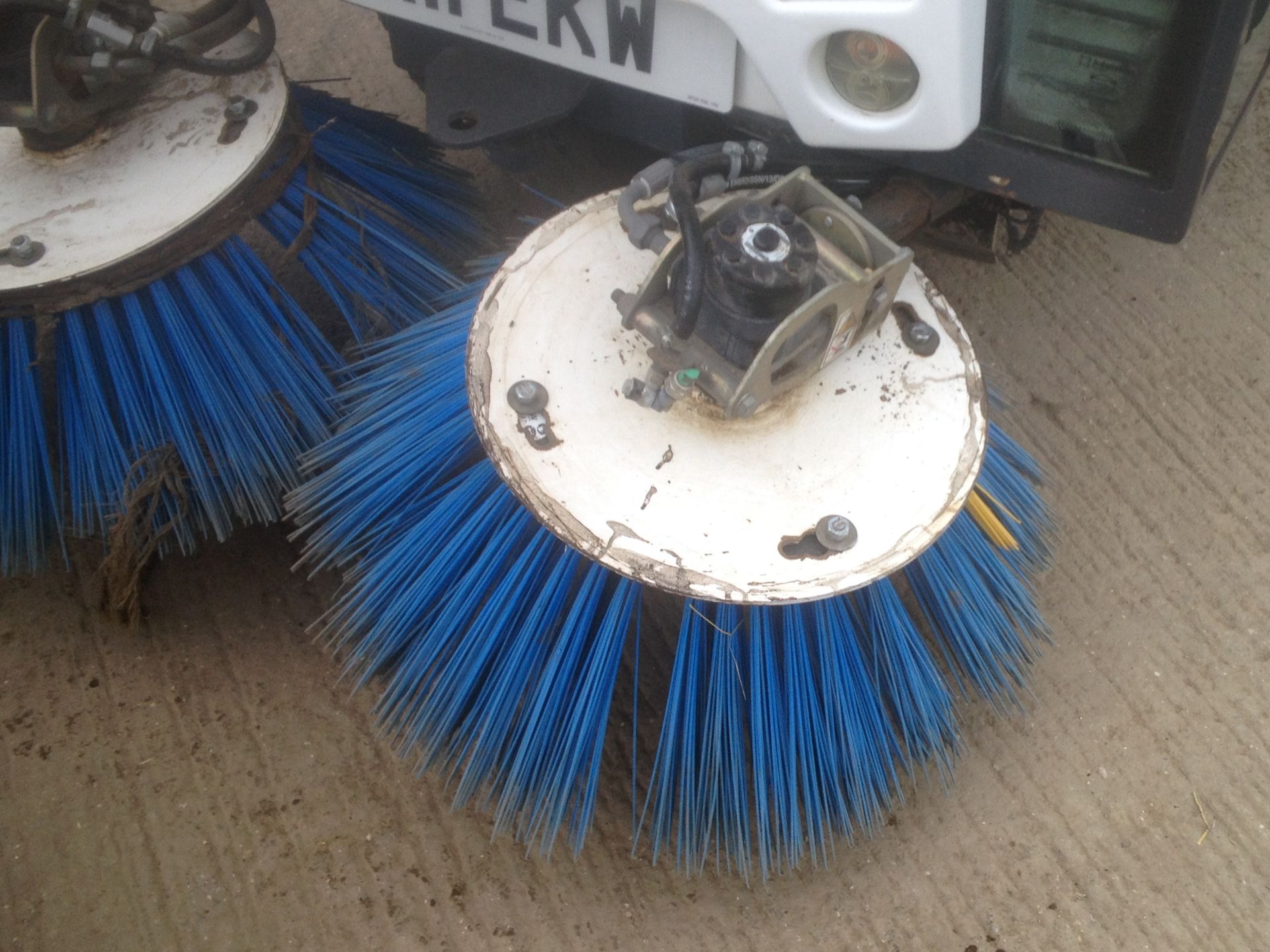 2011 JOHNSON ROAD SWEEPER WITH LED LIGHTS - Image 6 of 13