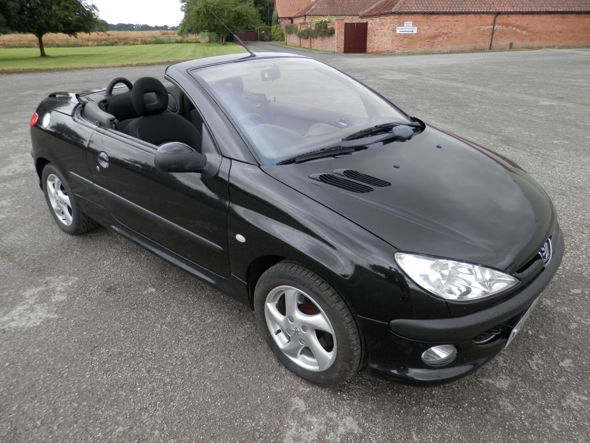 2007/07 PEUGEOT 207 COUPE CABRIOLET - 1.6 16V GT THP 2dr, WITH 2 TONE BLACK & RED LEATHER INTERIOR. - Image 7 of 23