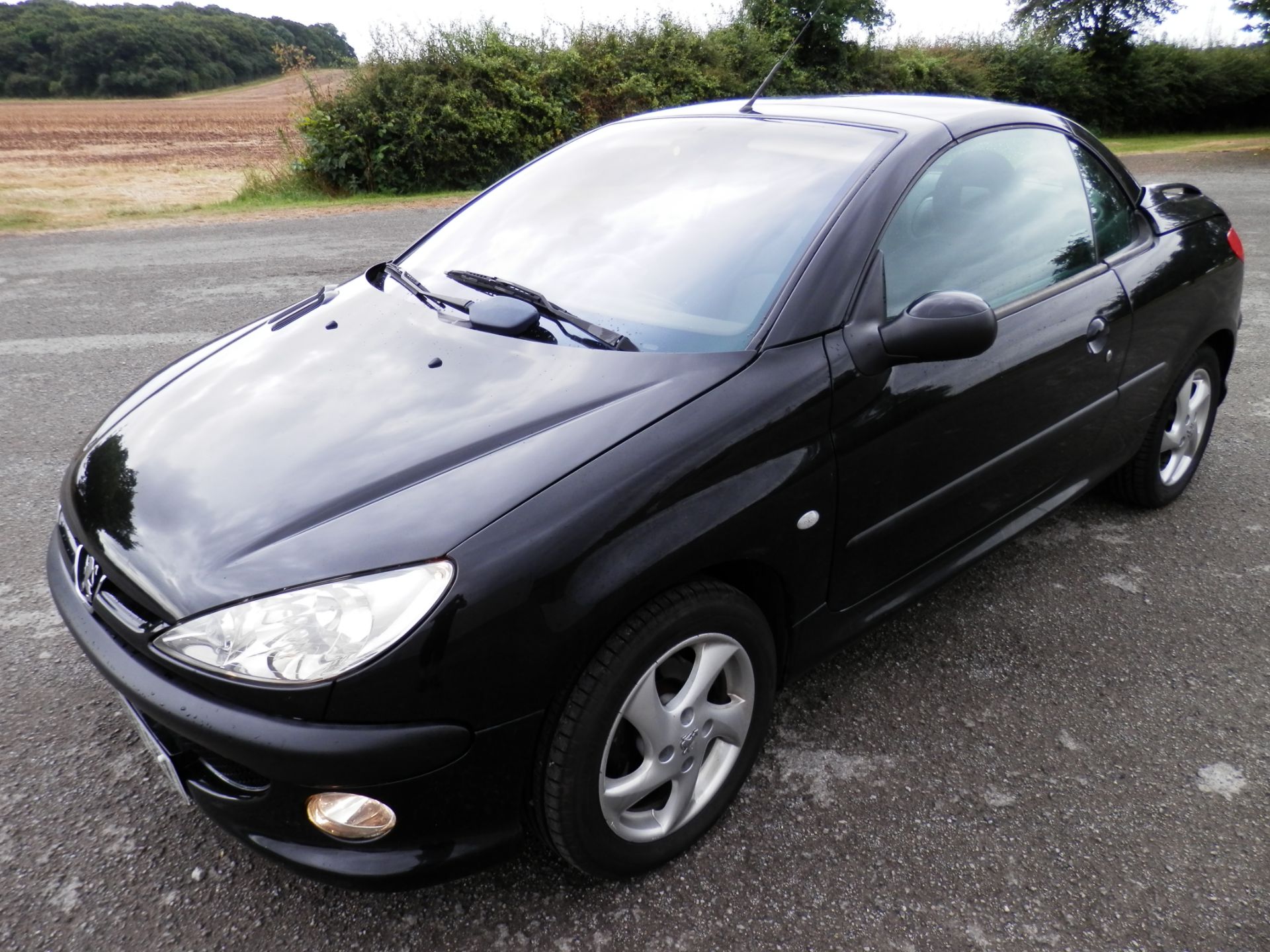 2007/07 PEUGEOT 207 COUPE CABRIOLET - 1.6 16V GT THP 2dr, WITH 2 TONE BLACK & RED LEATHER INTERIOR. - Image 6 of 23