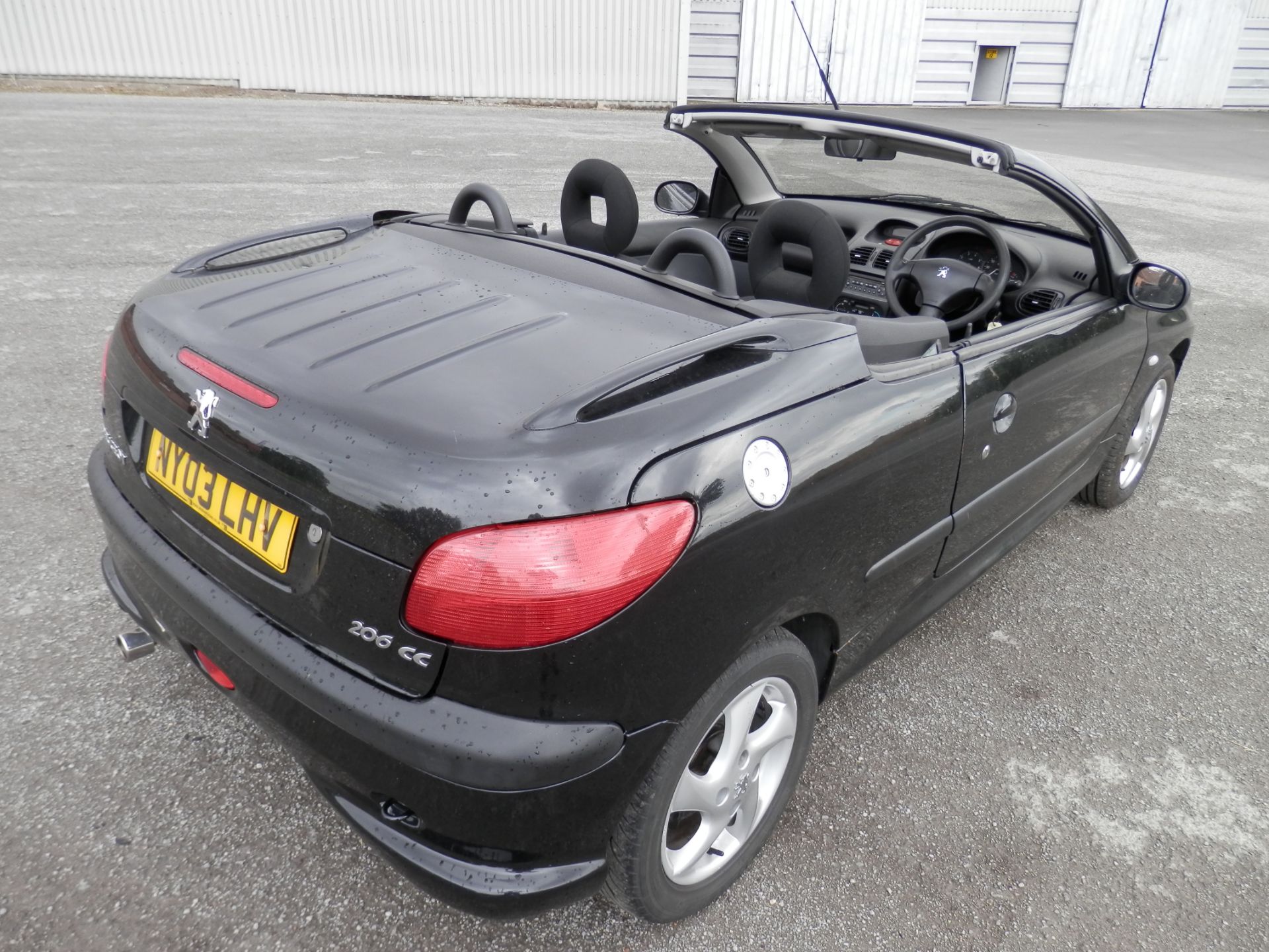 2007/07 PEUGEOT 207 COUPE CABRIOLET - 1.6 16V GT THP 2dr, WITH 2 TONE BLACK & RED LEATHER INTERIOR. - Image 8 of 23