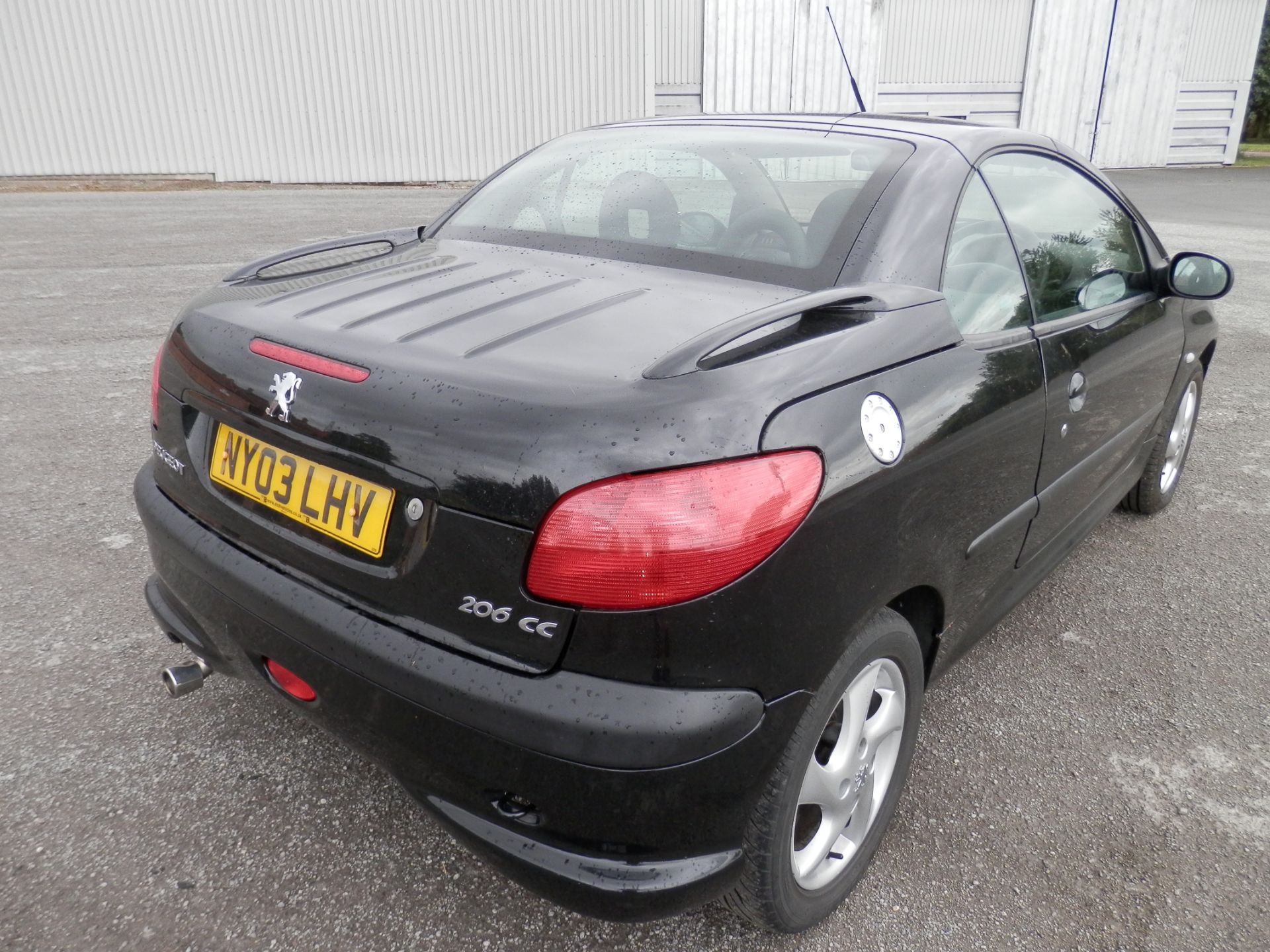 2007/07 PEUGEOT 207 COUPE CABRIOLET - 1.6 16V GT THP 2dr, WITH 2 TONE BLACK & RED LEATHER INTERIOR. - Image 4 of 23