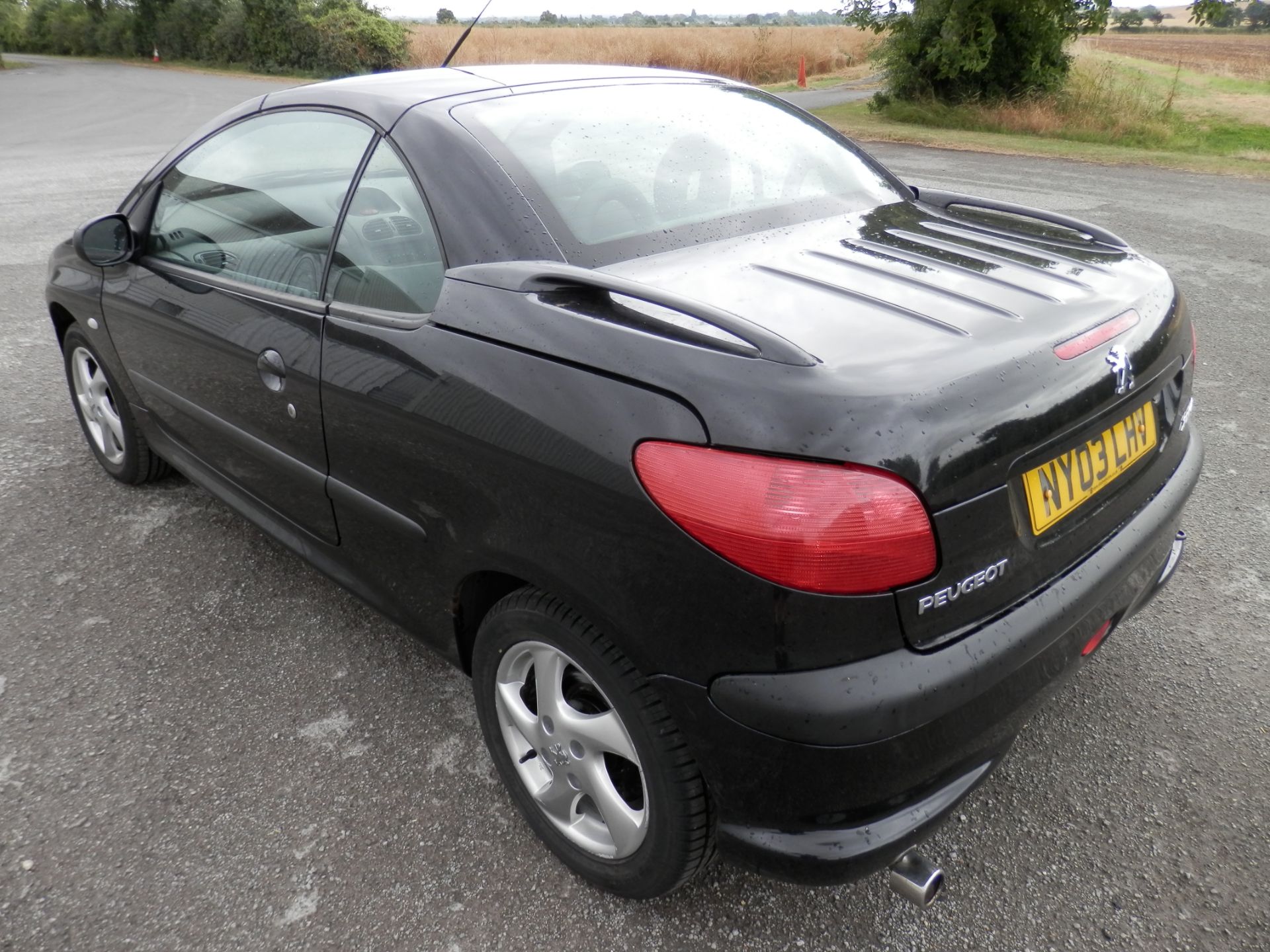 2007/07 PEUGEOT 207 COUPE CABRIOLET - 1.6 16V GT THP 2dr, WITH 2 TONE BLACK & RED LEATHER INTERIOR. - Image 5 of 23