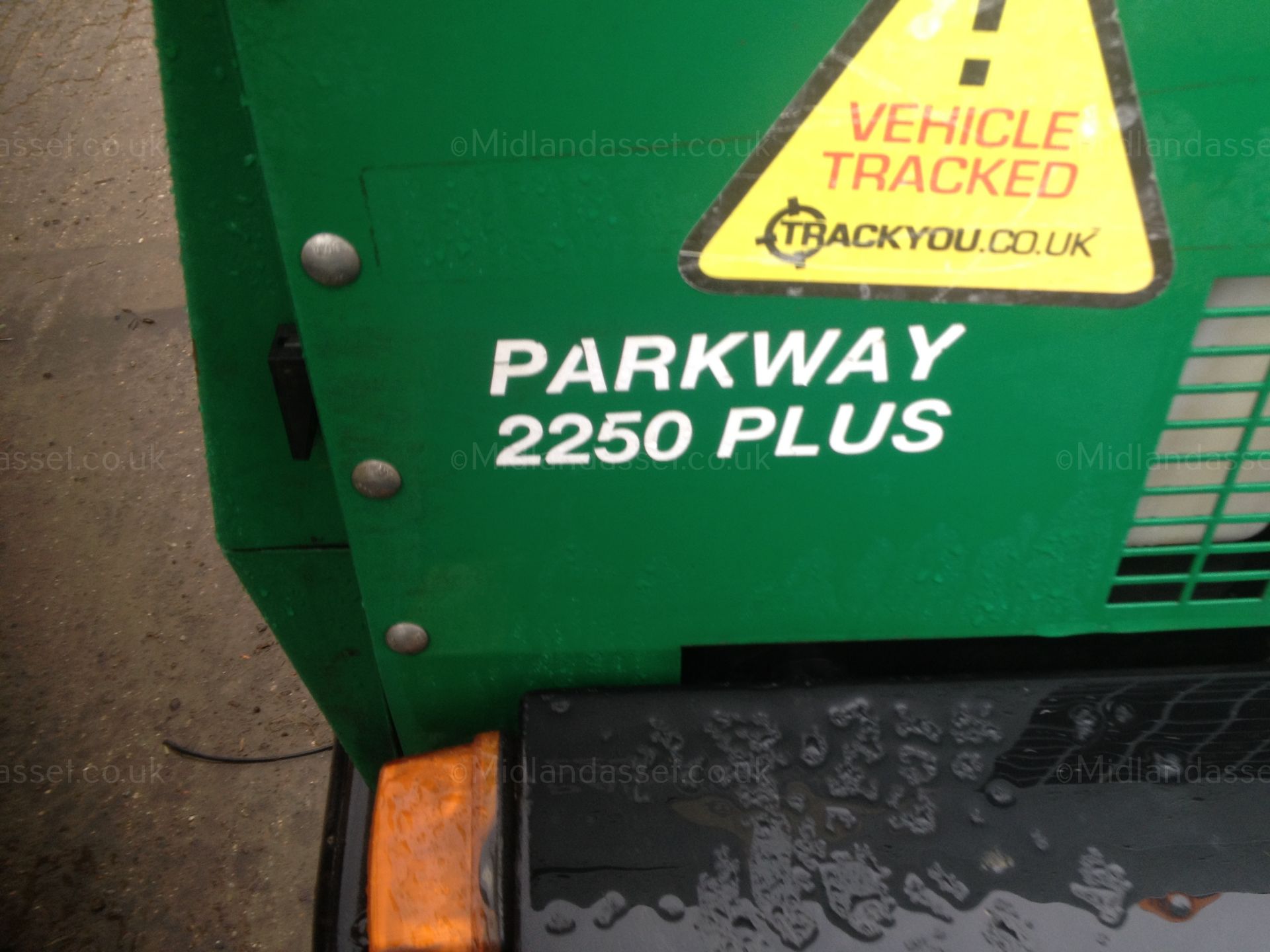 2010 RANSOMES PARKWAY 2250 PLUS TRIPLE GANG MOWER - Image 2 of 5