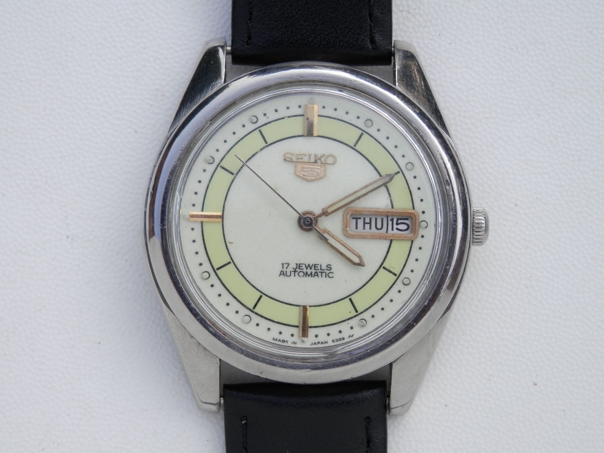 RARE WORKING GENTS VINTAGE 1970S SEIKO 5 WITH A 17 JEWEL 6309 DAY/DATE MOVEMENT. - Bild 9 aus 13
