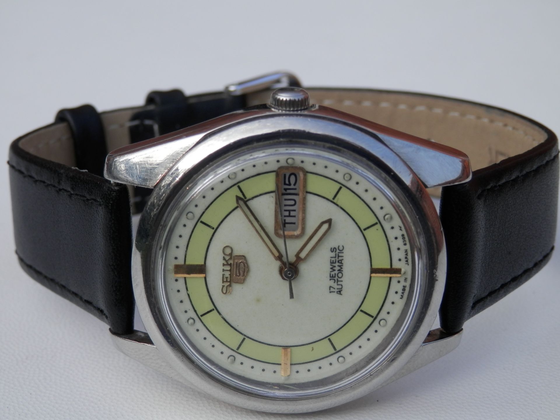 RARE WORKING GENTS VINTAGE 1970S SEIKO 5 WITH A 17 JEWEL 6309 DAY/DATE MOVEMENT. - Bild 4 aus 13