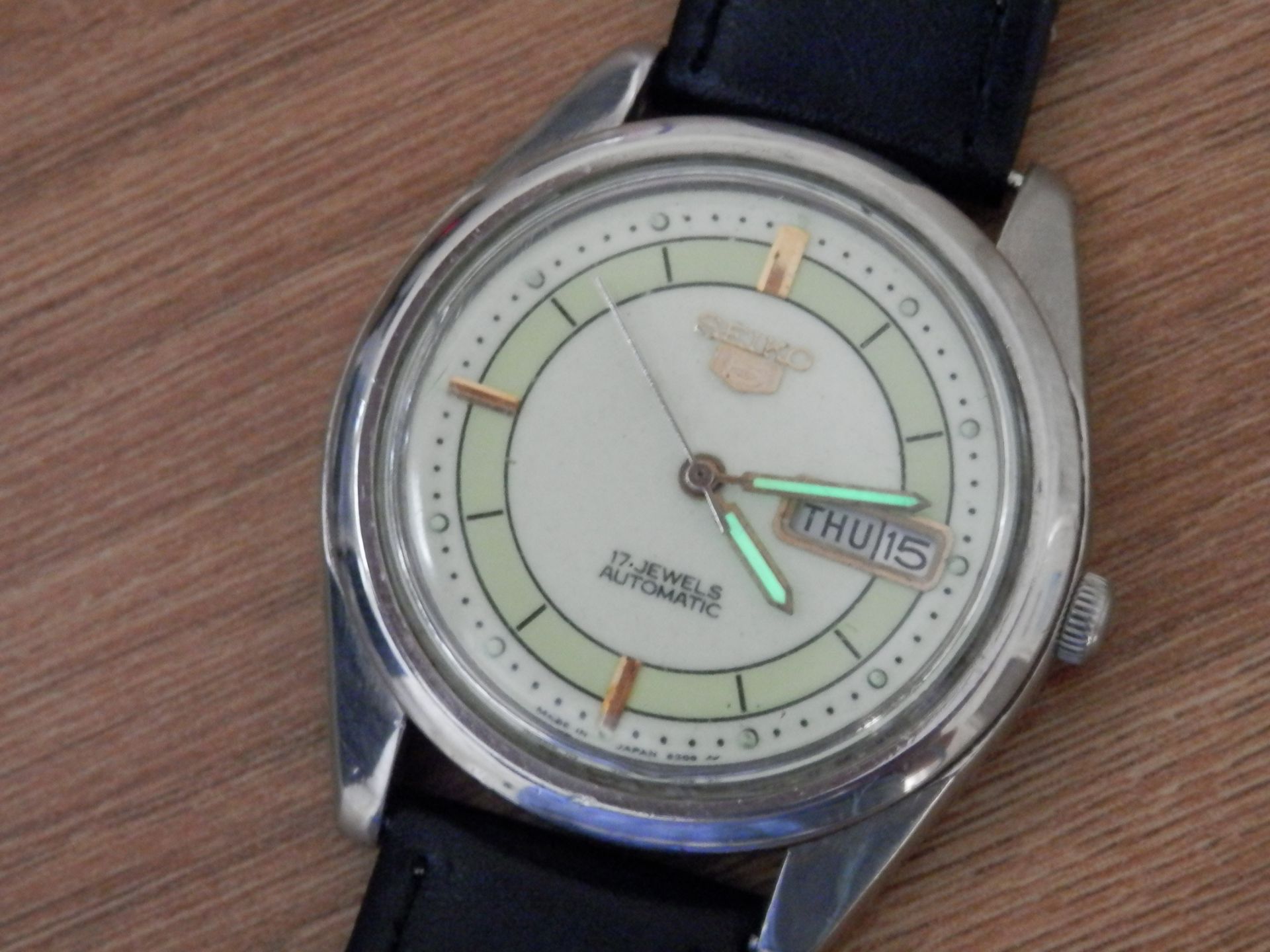 RARE WORKING GENTS VINTAGE 1970S SEIKO 5 WITH A 17 JEWEL 6309 DAY/DATE MOVEMENT. - Bild 3 aus 13