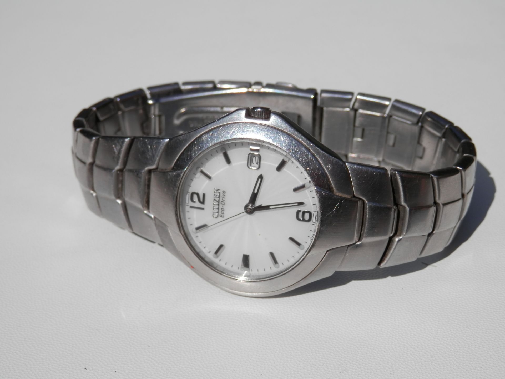 FULL STAINLESS GENTS CITIZEN ECO DRIVE SOLAR POWERED DATE WATCH, WORKING WITH 8"+ STRAP. RRP £189.