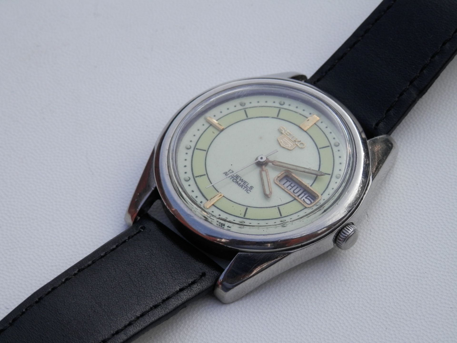 RARE WORKING GENTS VINTAGE 1970S SEIKO 5 WITH A 17 JEWEL 6309 DAY/DATE MOVEMENT. - Bild 5 aus 13