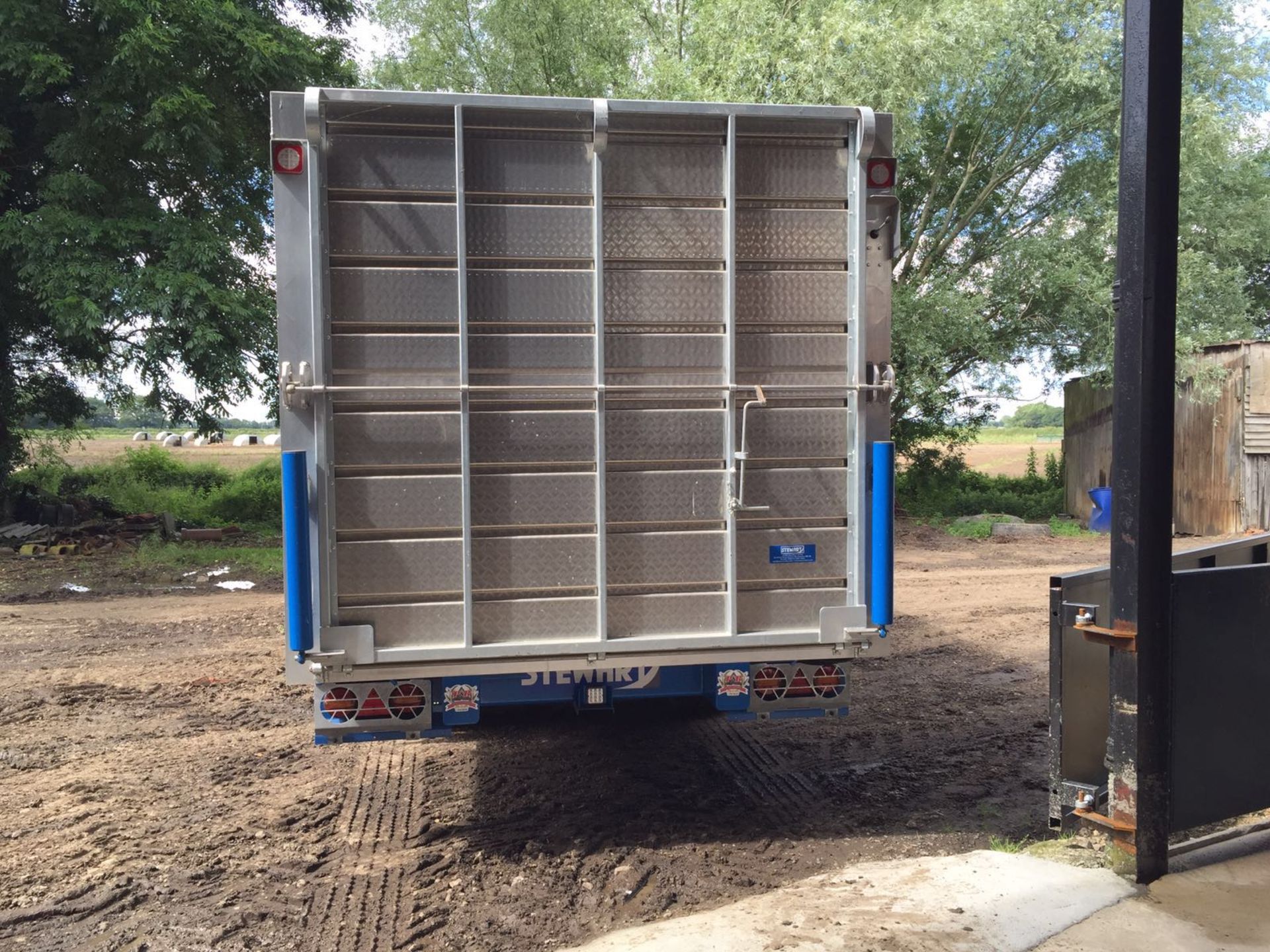 30ft LIVESTOCK TRAILER, CONDITION AS NEW cost £38,000 - Image 5 of 7