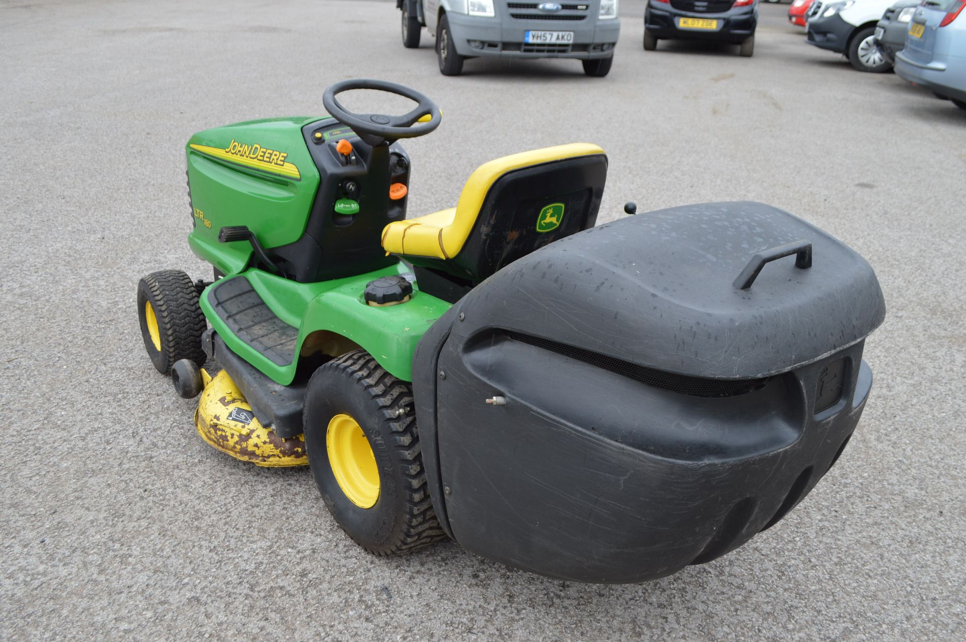 2002 JOHN DEERE HYDRO-STATIC RIDE-ON LAWN MOWER *NO VAT* - Image 4 of 18