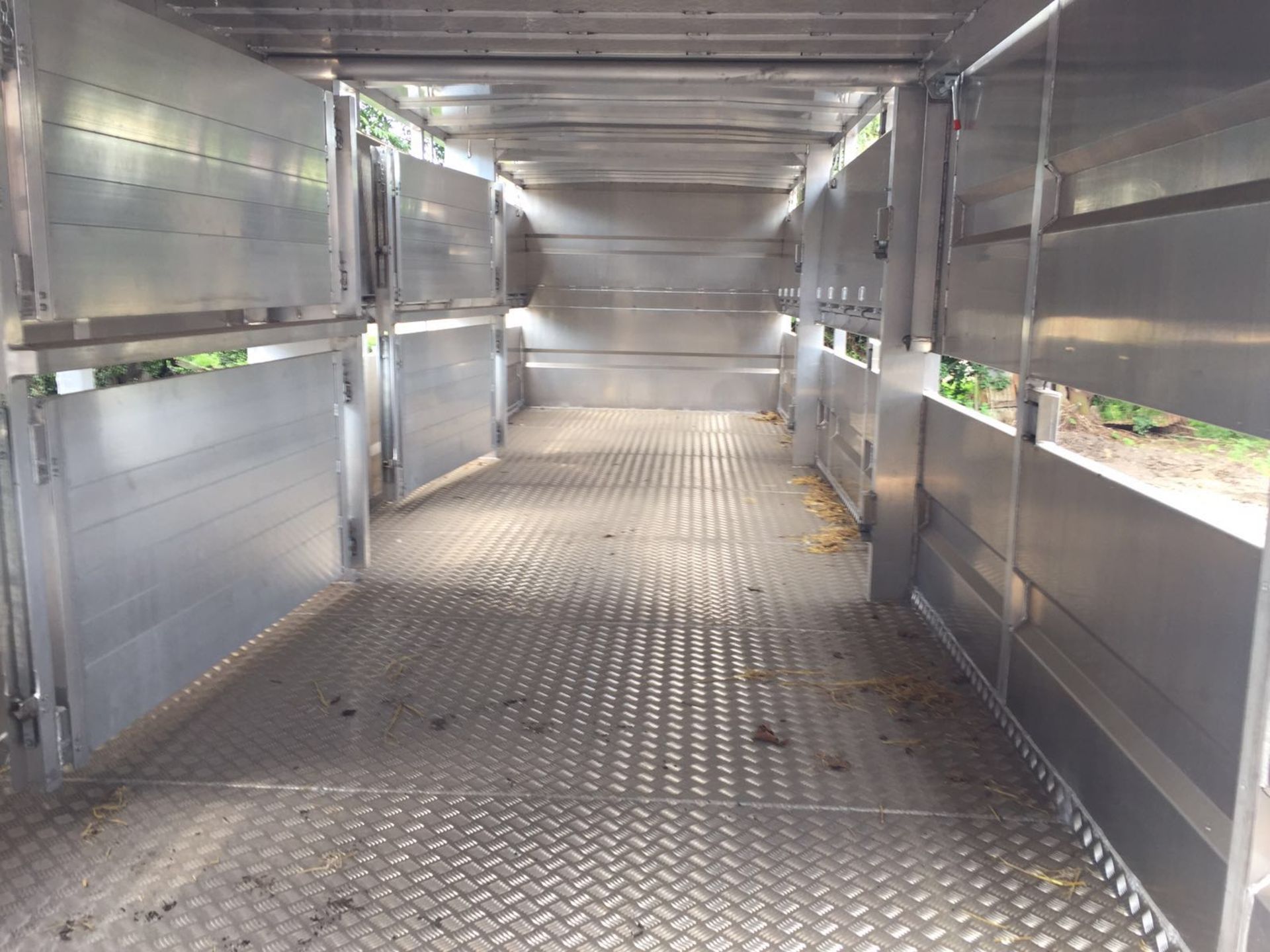 30ft LIVESTOCK TRAILER, CONDITION AS NEW cost £38,000 - Image 7 of 7