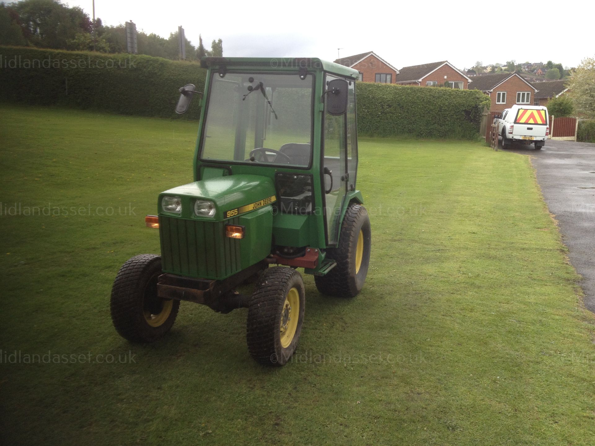 1992 JOHN DEERE 955 COMPACT TRACTOR WITH FULL MAUSER CAB - Image 3 of 7