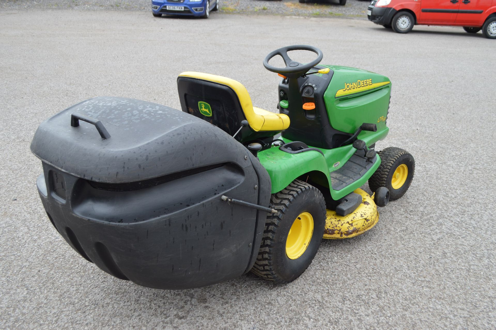 2002 JOHN DEERE HYDRO-STATIC RIDE-ON LAWN MOWER *NO VAT* - Image 6 of 18