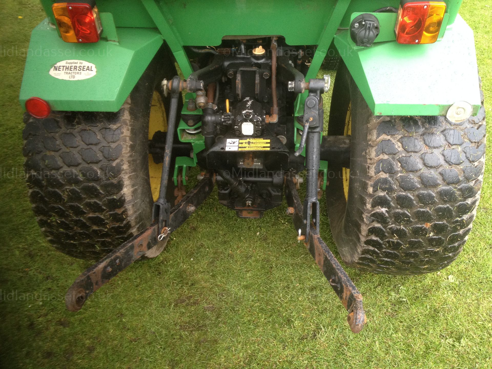 1992 JOHN DEERE 955 COMPACT TRACTOR WITH FULL MAUSER CAB - Image 4 of 7