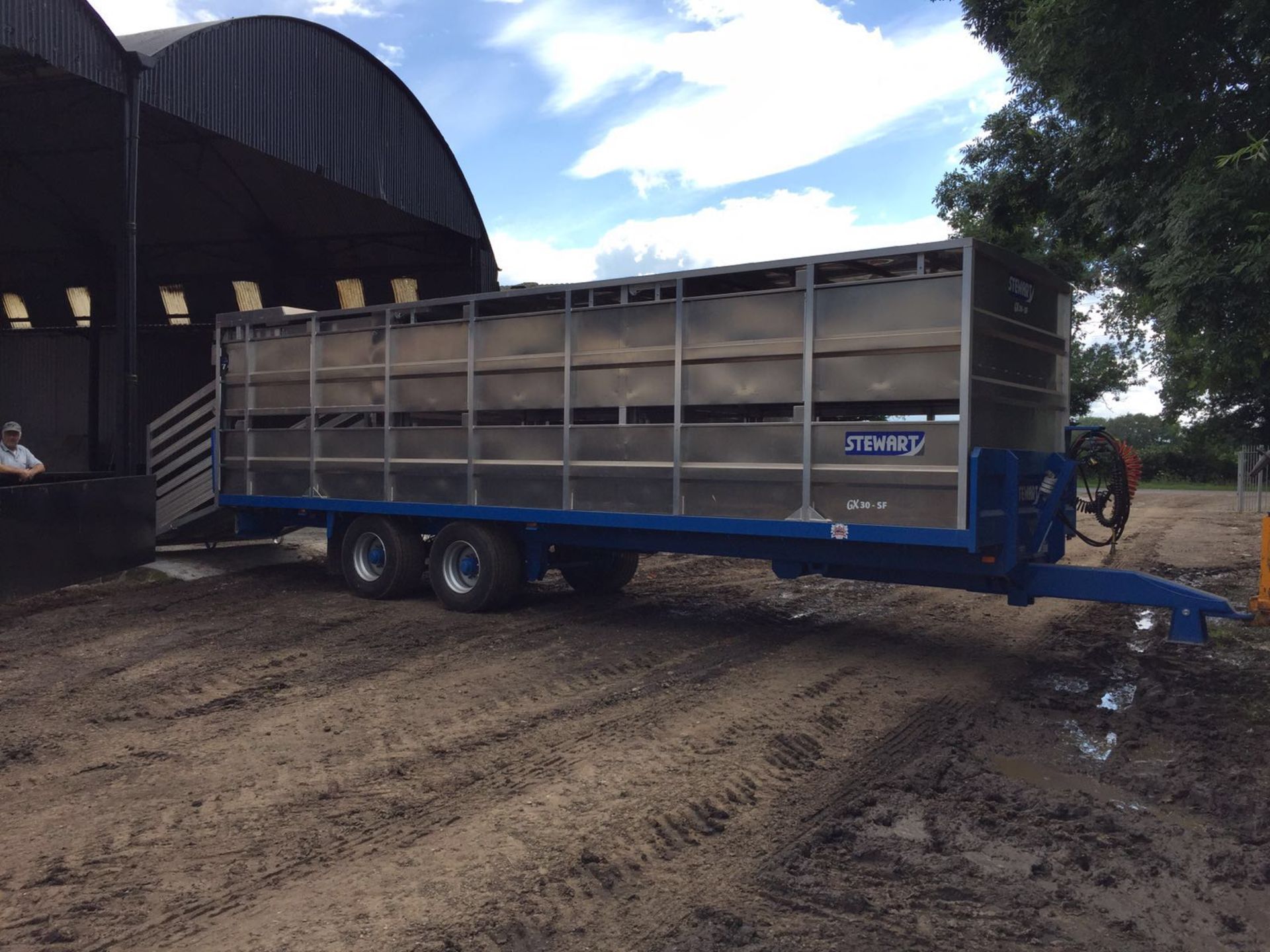 30ft LIVESTOCK TRAILER, CONDITION AS NEW cost £38,000 - Image 3 of 7