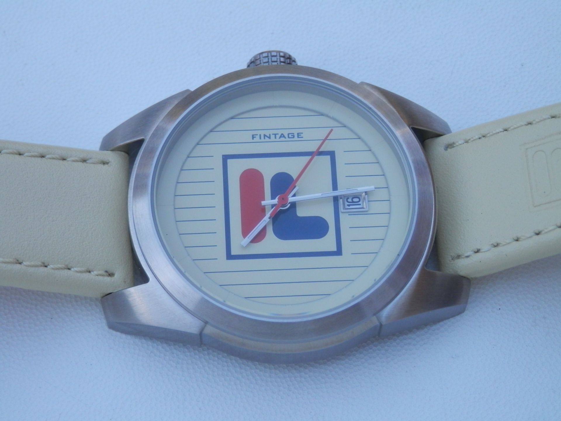 RRP £125 NEW GENTS GENUINE FILA FINTAGE FULL STAINLESS QUARTZ DATE WATCH IN BOX. - Image 10 of 14