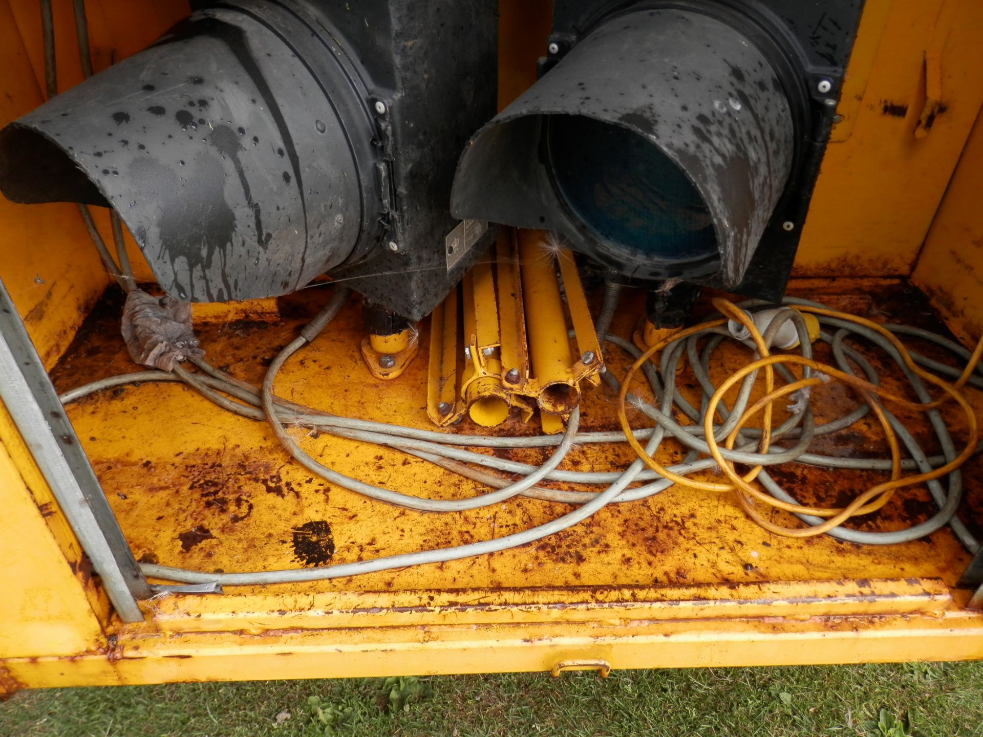 WORKING 2011 TAYLOR CONSTRUCTION SOLAR POWERED TEMPORARY TRAFFIC LIGHT TRAILER, COMPLETE. - Image 8 of 14