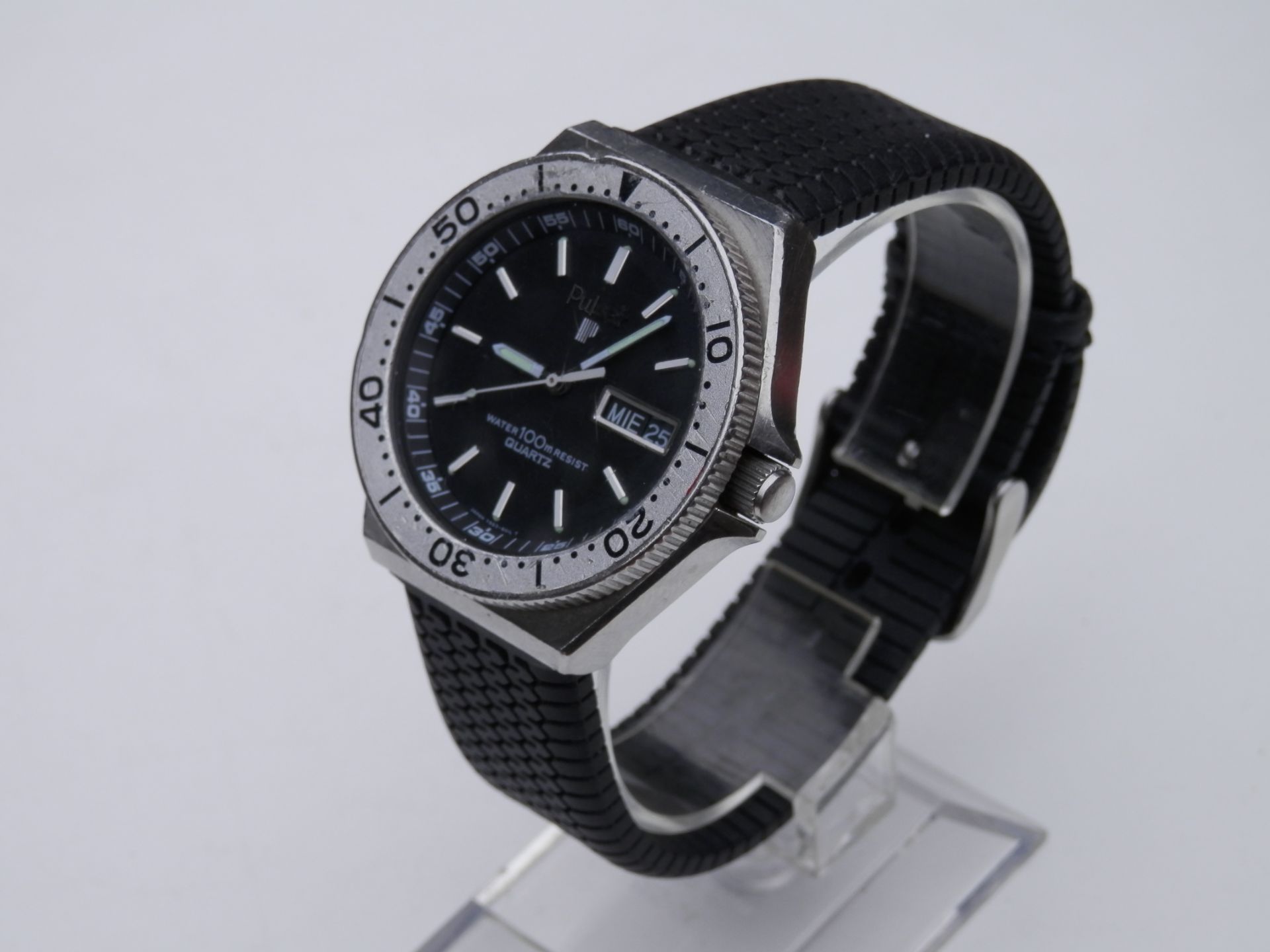 RARE GENTS 1980S PULSAR Y563 DIVERS STYLE 100M WATER RESISTANT QUARTZ DAY/DATE WATCH, WORKING.