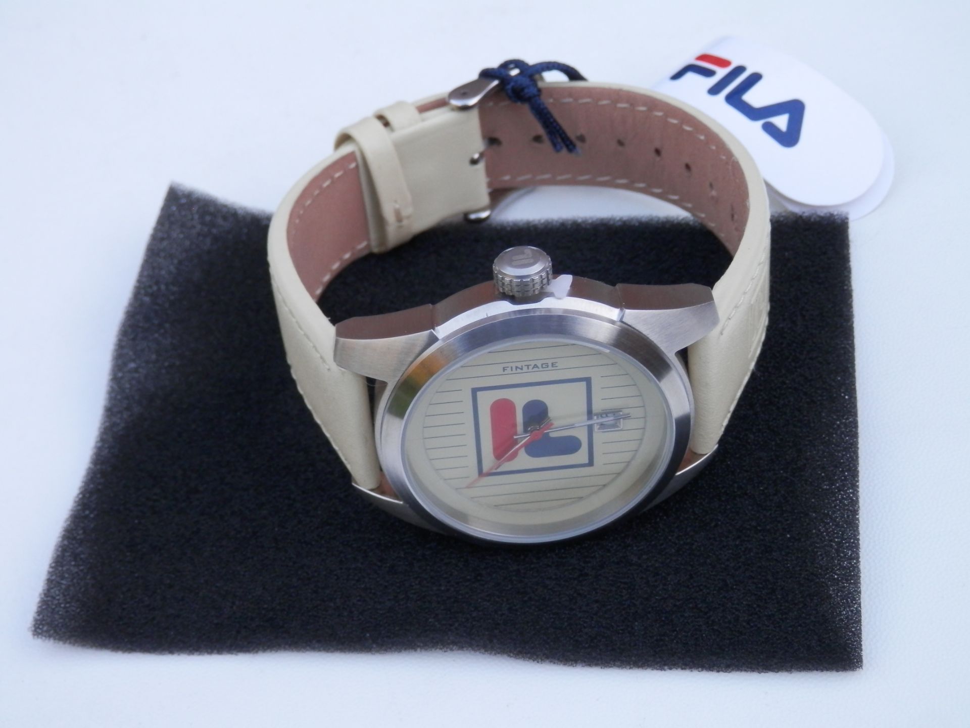 RRP £125 NEW GENTS GENUINE FILA FINTAGE FULL STAINLESS QUARTZ DATE WATCH IN BOX. - Image 4 of 14