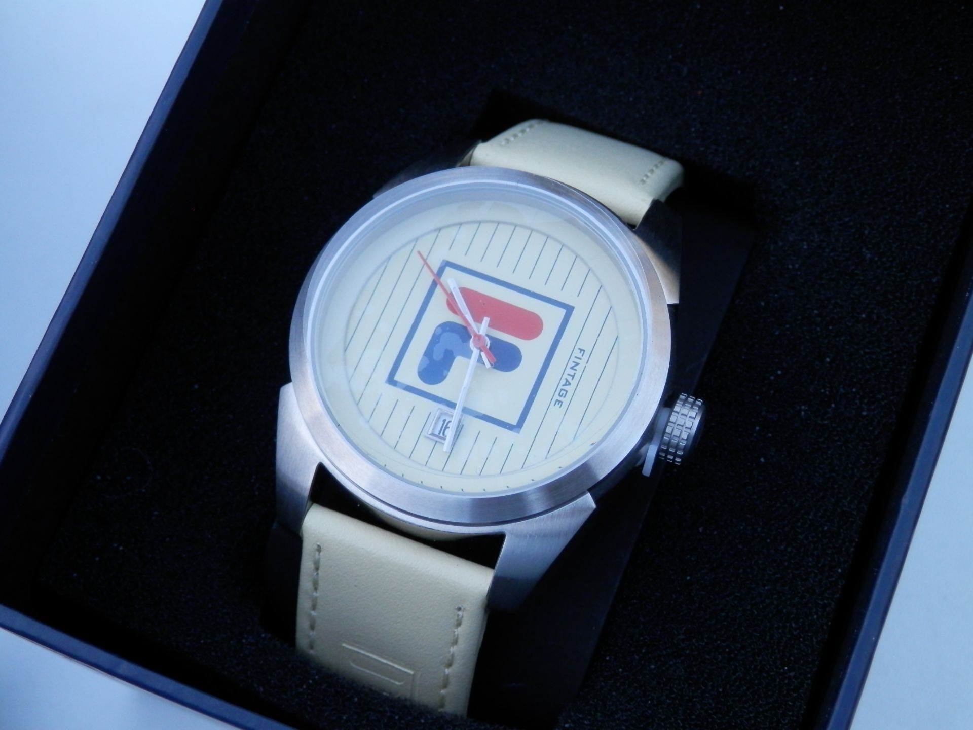 RRP £125 NEW GENTS GENUINE FILA FINTAGE FULL STAINLESS QUARTZ DATE WATCH IN BOX. - Image 2 of 14