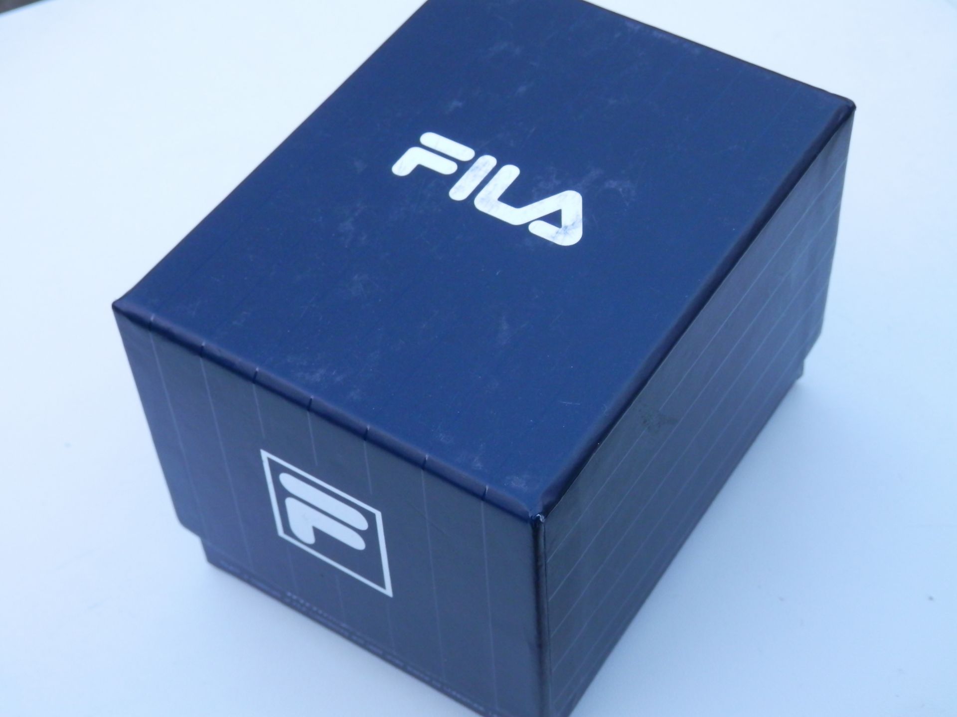 RRP £125 NEW GENTS GENUINE FILA FINTAGE FULL STAINLESS QUARTZ DATE WATCH IN BOX. - Image 13 of 14