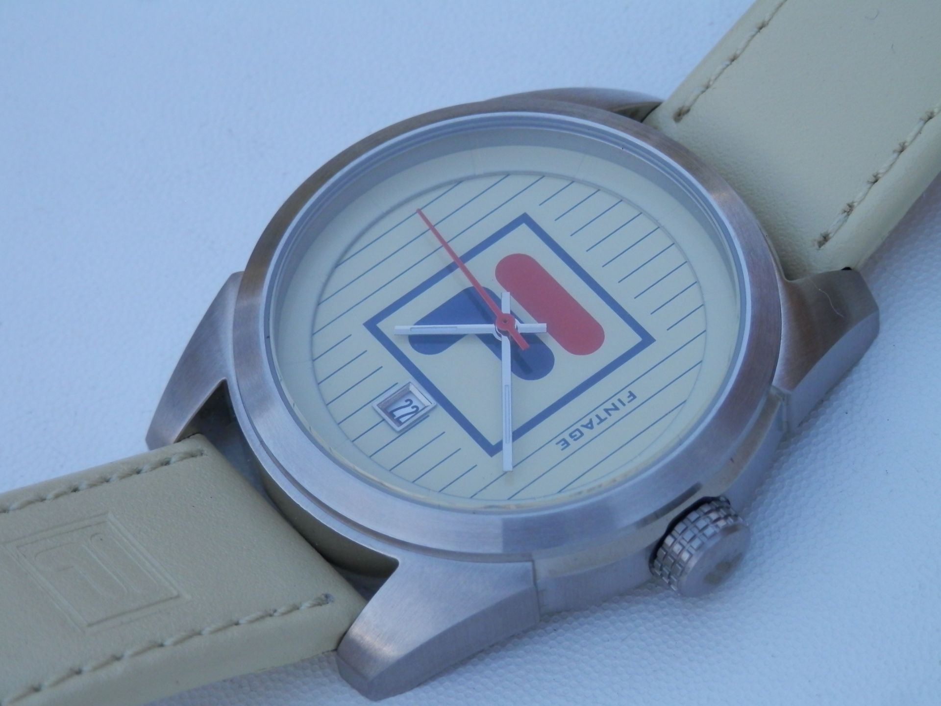 RRP £125 NEW GENTS GENUINE FILA FINTAGE FULL STAINLESS QUARTZ DATE WATCH IN BOX. - Image 11 of 14